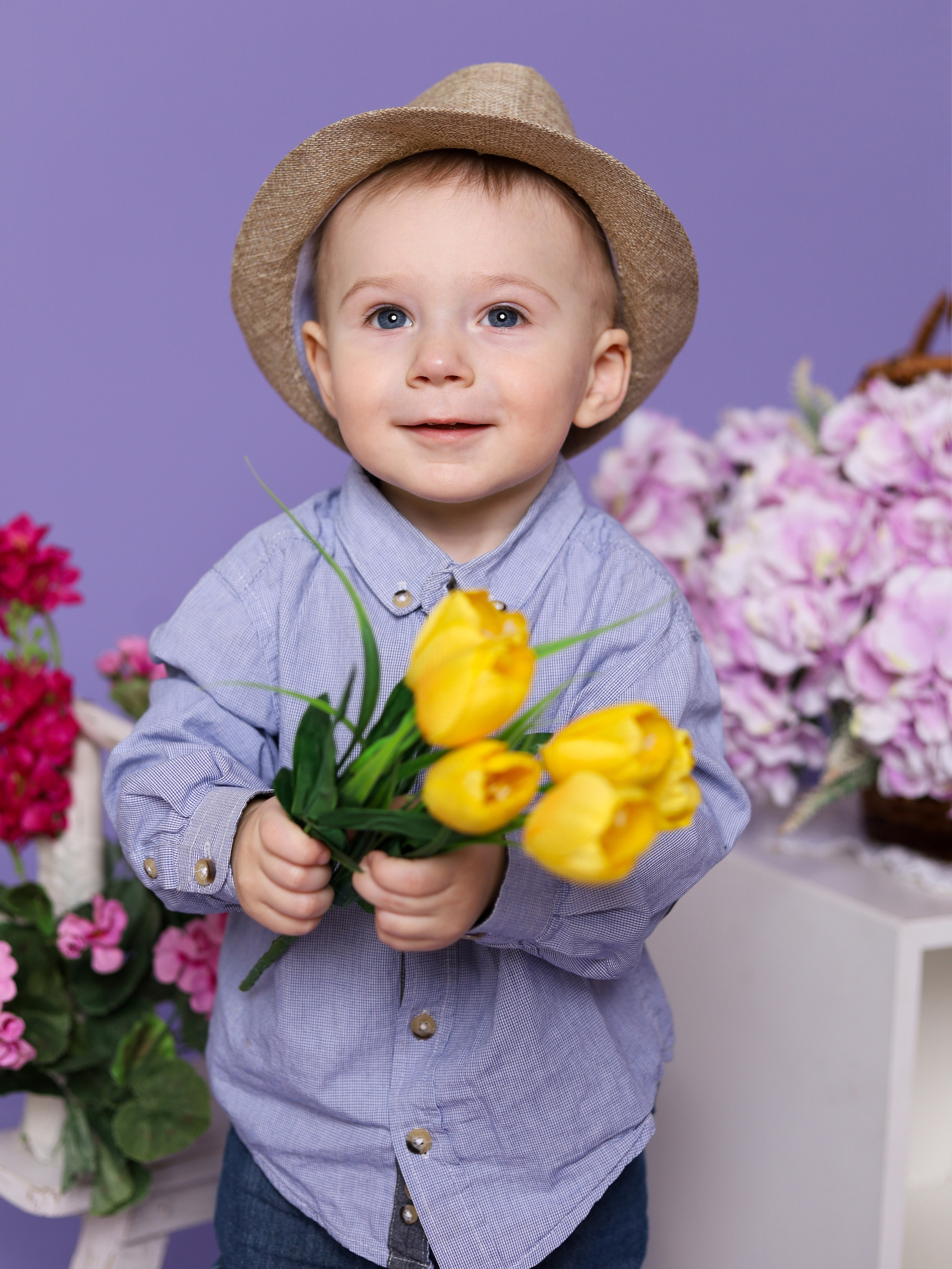 Общее фото в детском саду с выездным реквизитом в Тюмени. Выпускные альбомы в Тюмени для школ, садов, вузов спортивных секций