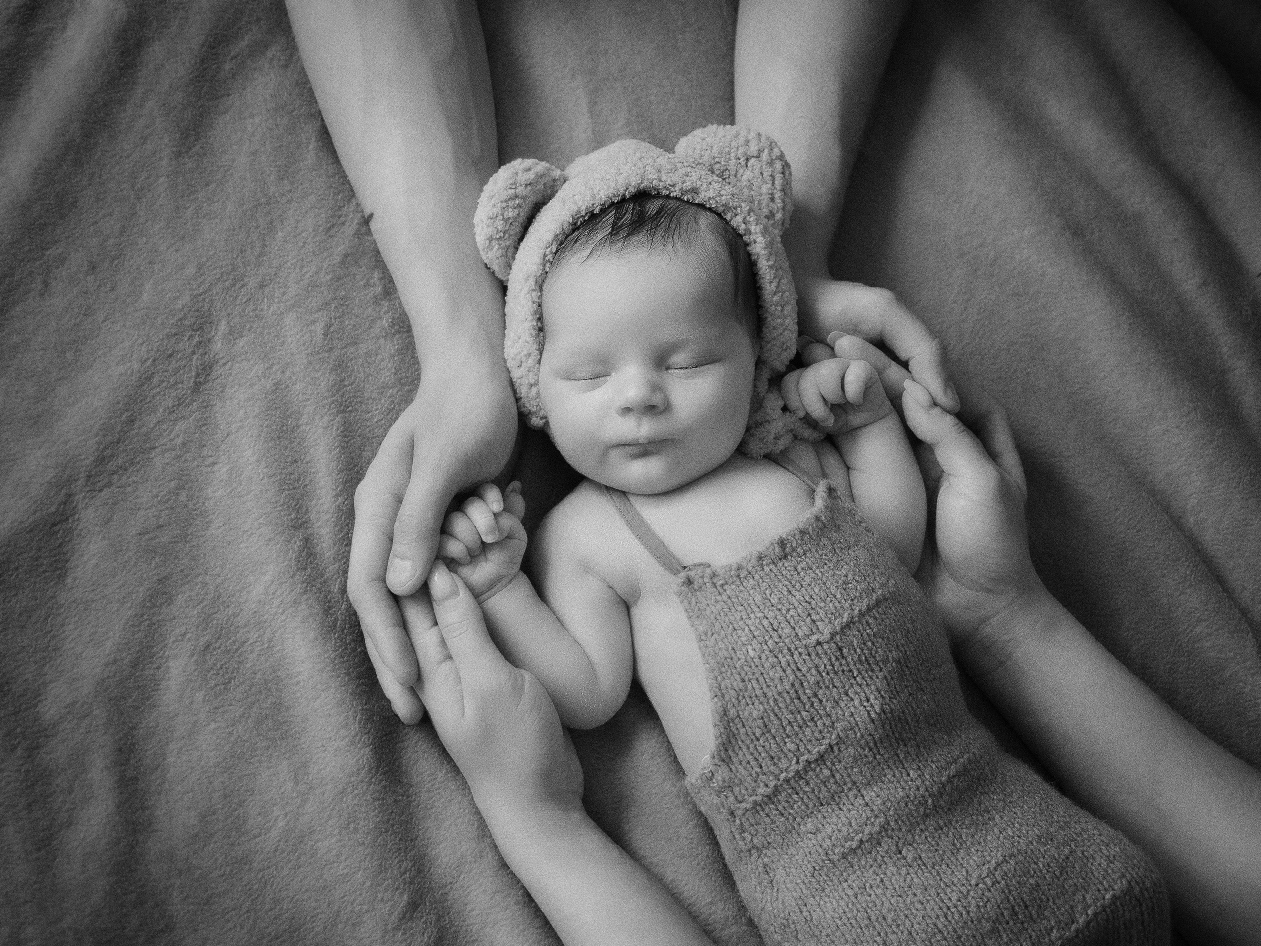 фотосъемка семьи и новорожденного малыша дома