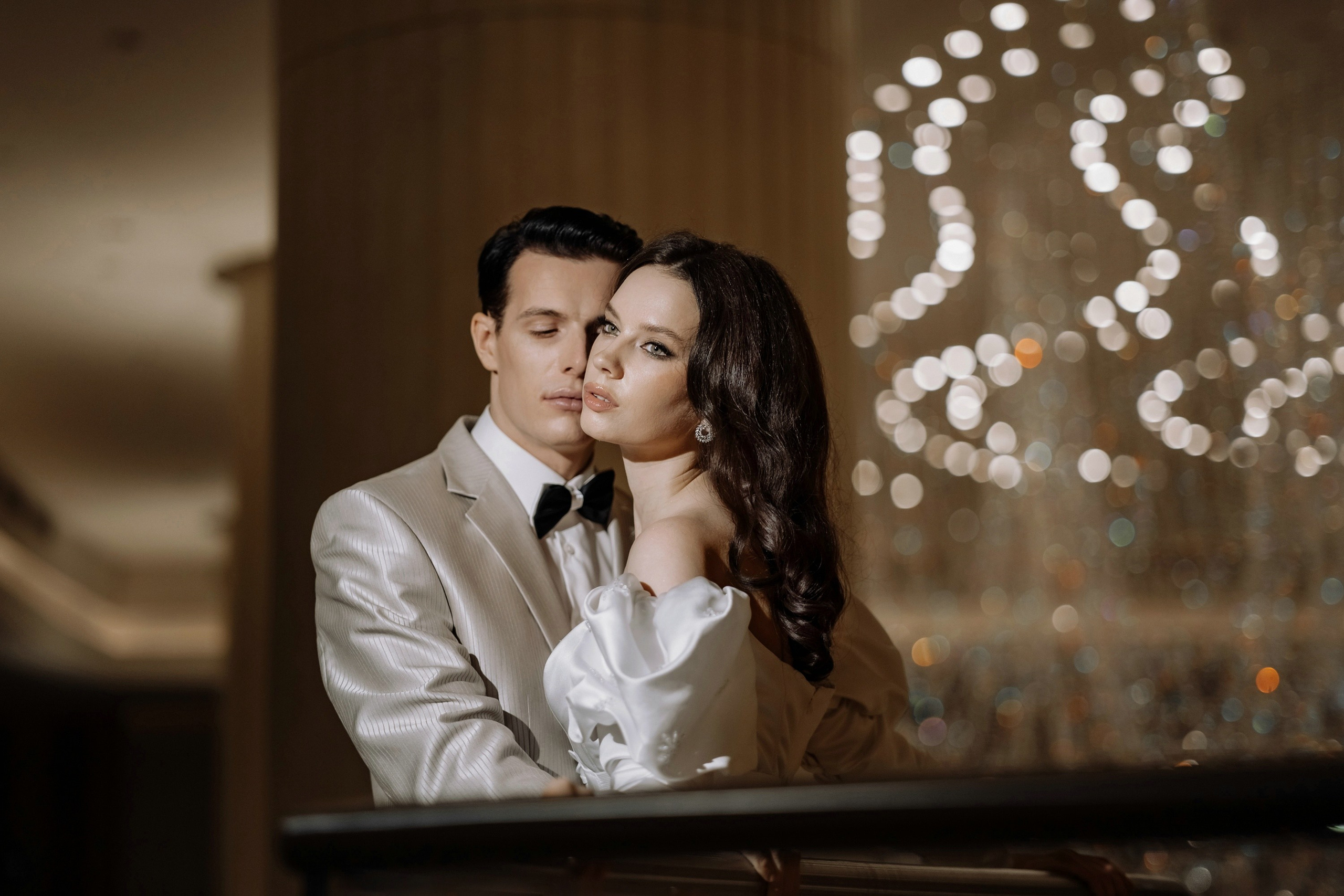 Фотосессия свадьбы на лестнице в Hyatt Regency Moscow Petrovsky Park. Свадебный и семейный фотограф в Москве Светлана Зоткина