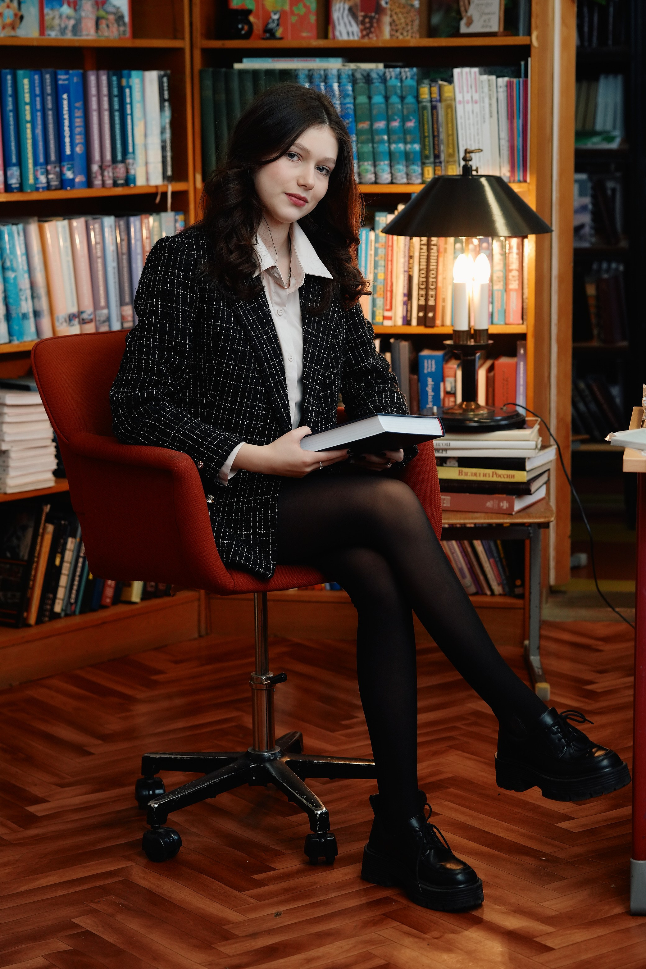 ФОТОСЕССИЯ В ШКОЛЬНОЙ БИБЛИОТЕКЕ. Школьная фотография в Санкт-Петербурге, выпускные альбомы, фотосессии