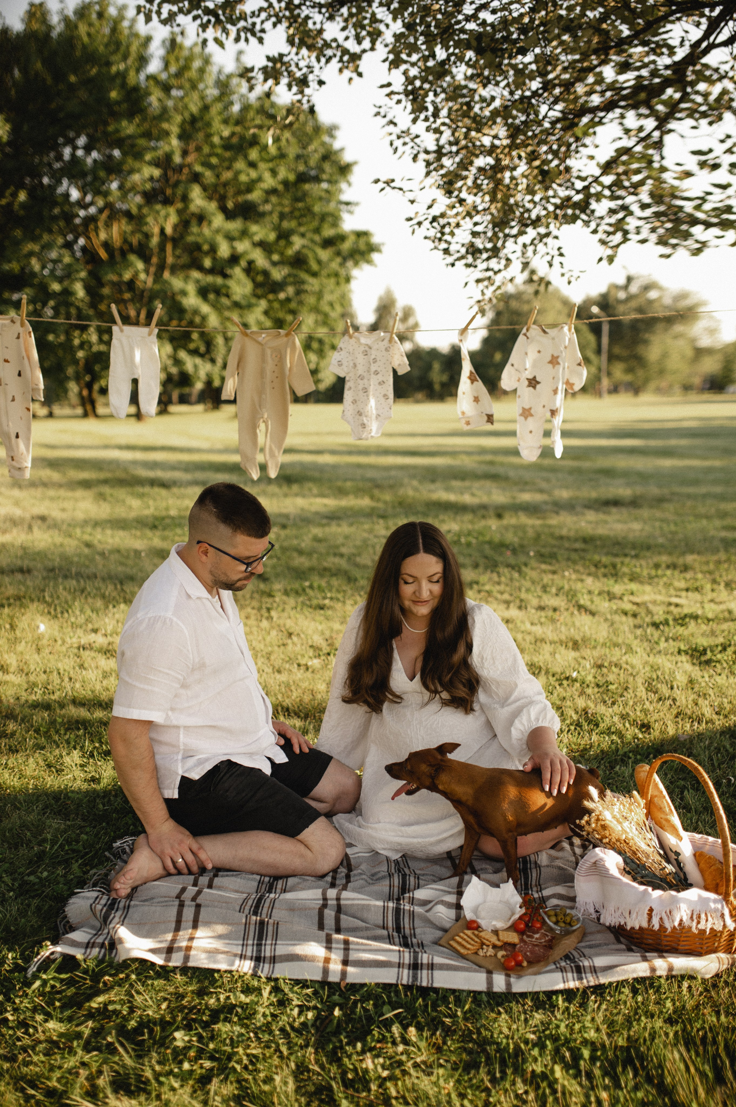 Фотосессия беременности на природе в парке Москвы. Семейная фотосессия Бутово Москва фотограф Алина Морщагина