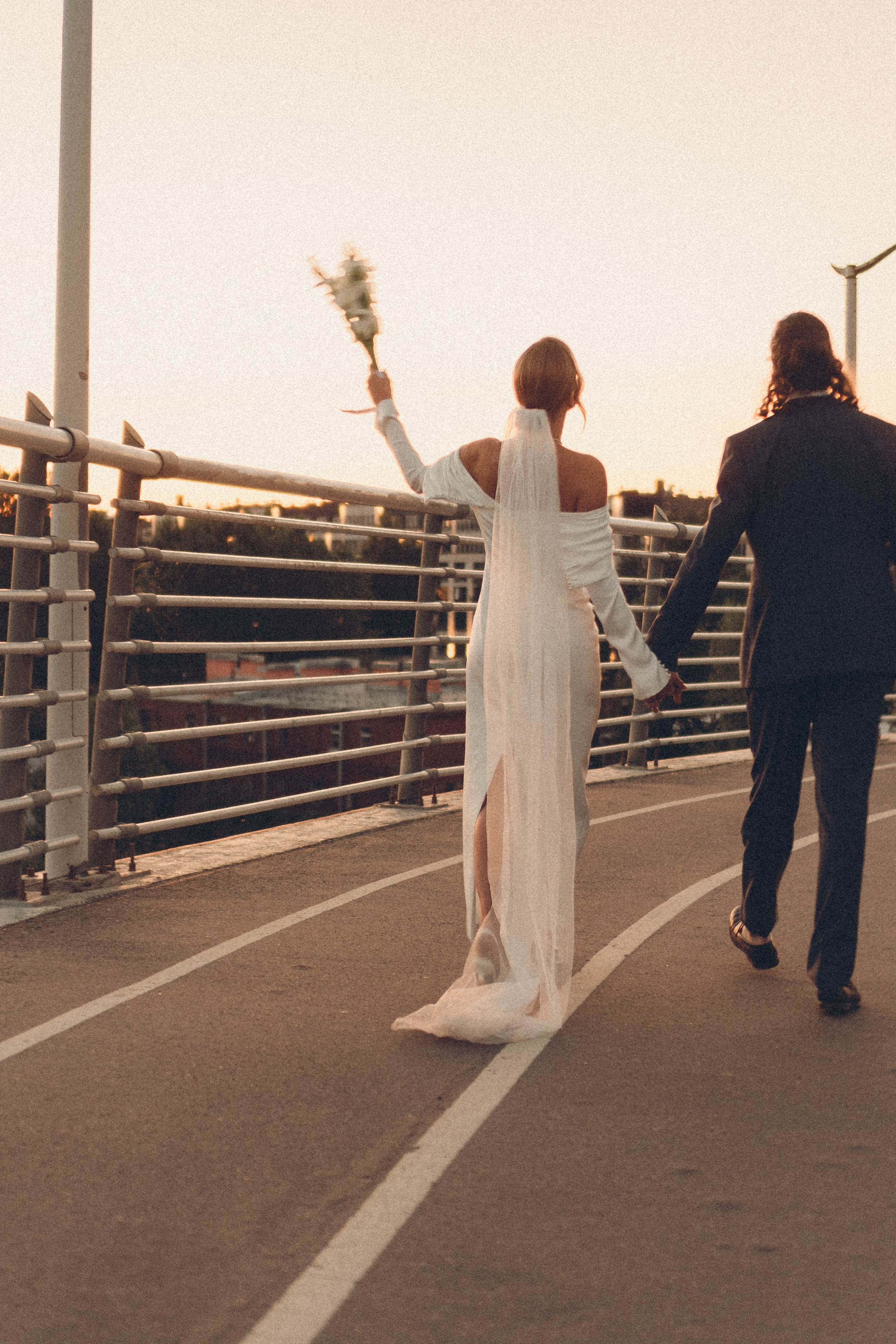 СВАДЕБНАЯ СЬЕМКА ВОЗЛЕ МСОТА БЕТАНКУРА НА КАБРИОЛЕТЕ. Профессиональный фотограф, Санкт-Петербург — Виктория Богомолова