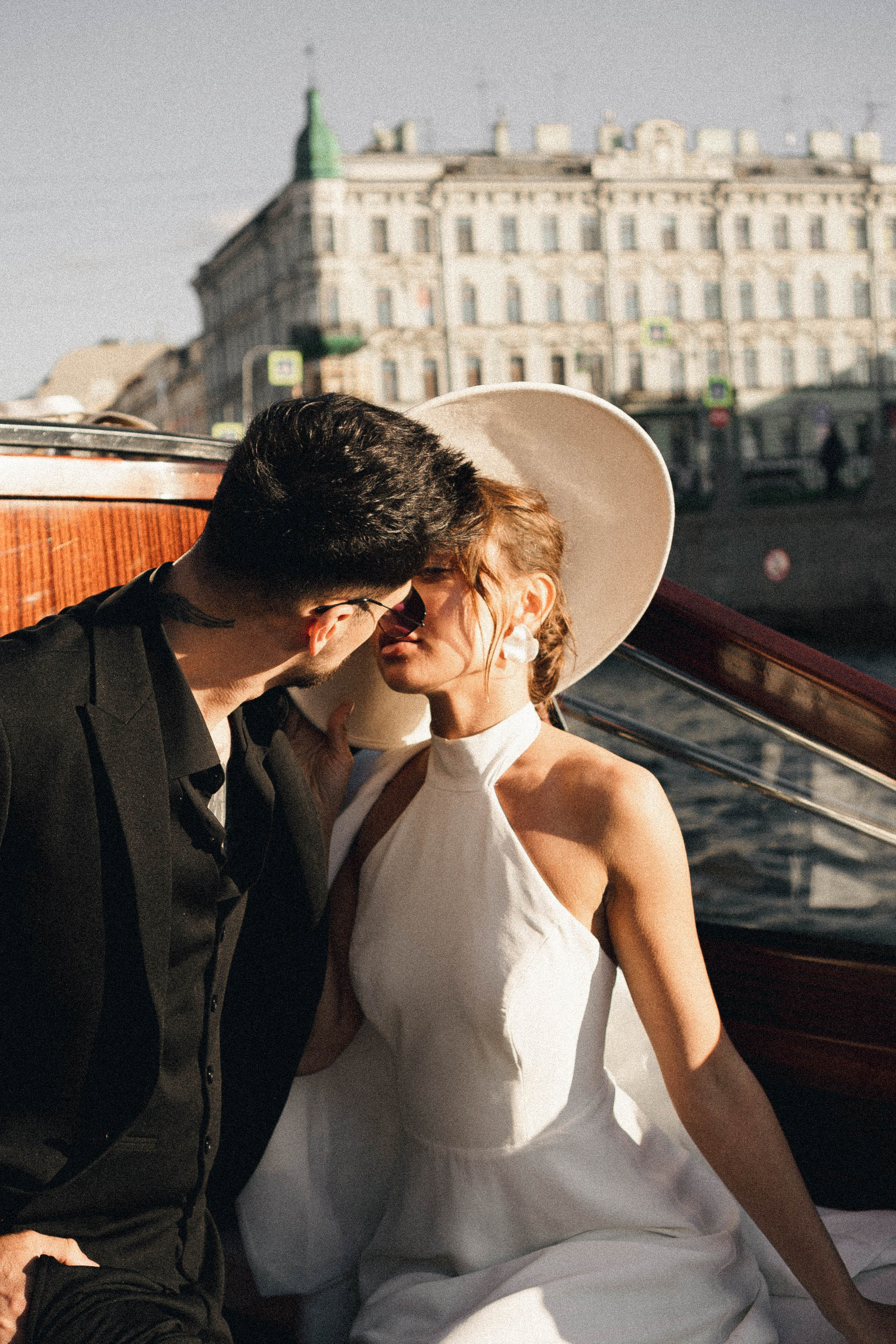 СВАДЕНБНАЯ СЬЕМКА НА КАТЕРЕ ПО КАНАЛАМ САНКТ-ПЕТЕРБУРГА И В АКВАТОРИИ НЕВЫ. Профессиональный фотограф, Санкт-Петербург — Виктория Богомолова