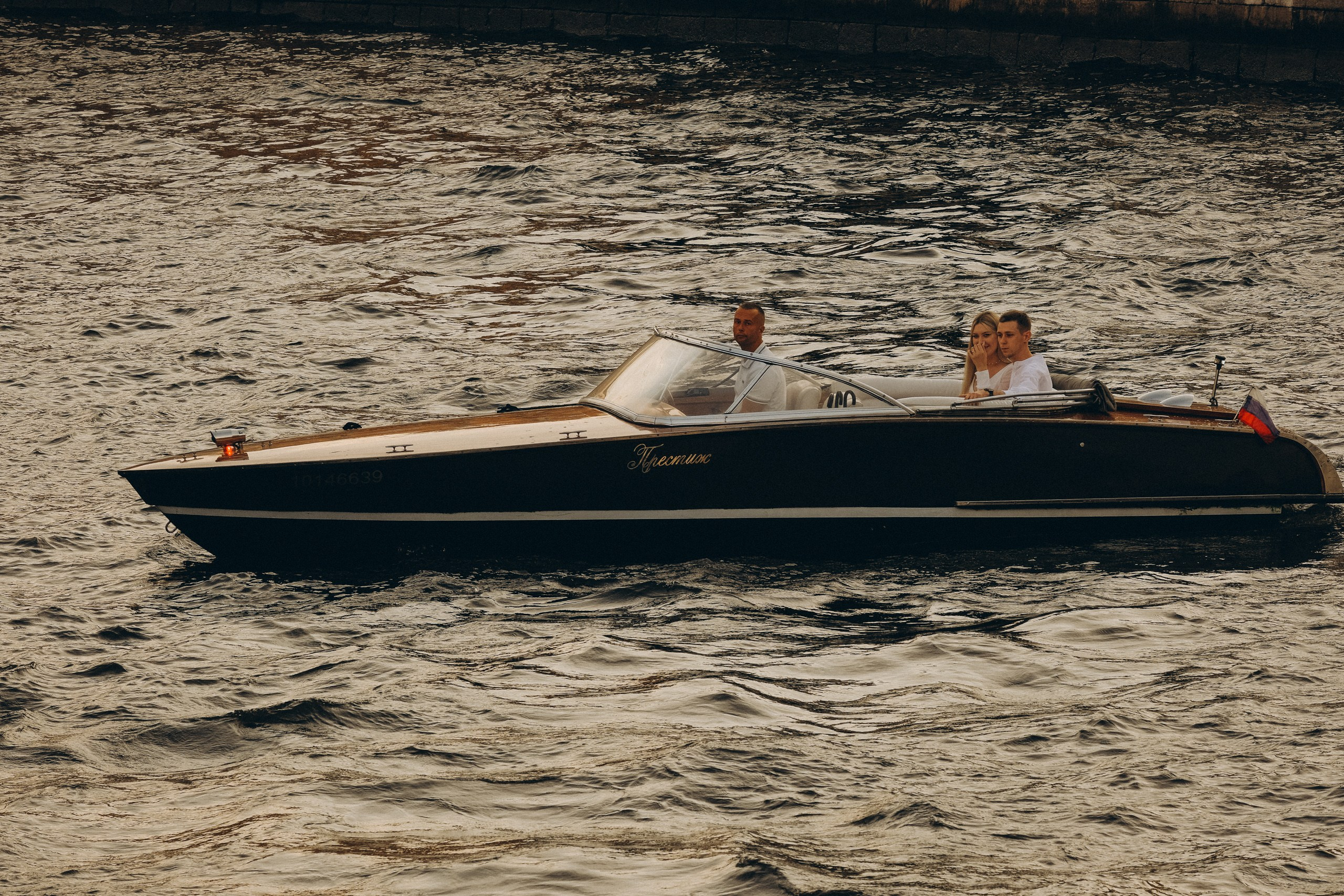 СВАДЕНБНАЯ СЬЕМКА НА КАТЕРЕ ПО КАНАЛАМ САНКТ-ПЕТЕРБУРГА И В АКВАТОРИИ НЕВЫ. Профессиональный фотограф, Санкт-Петербург — Виктория Богомолова