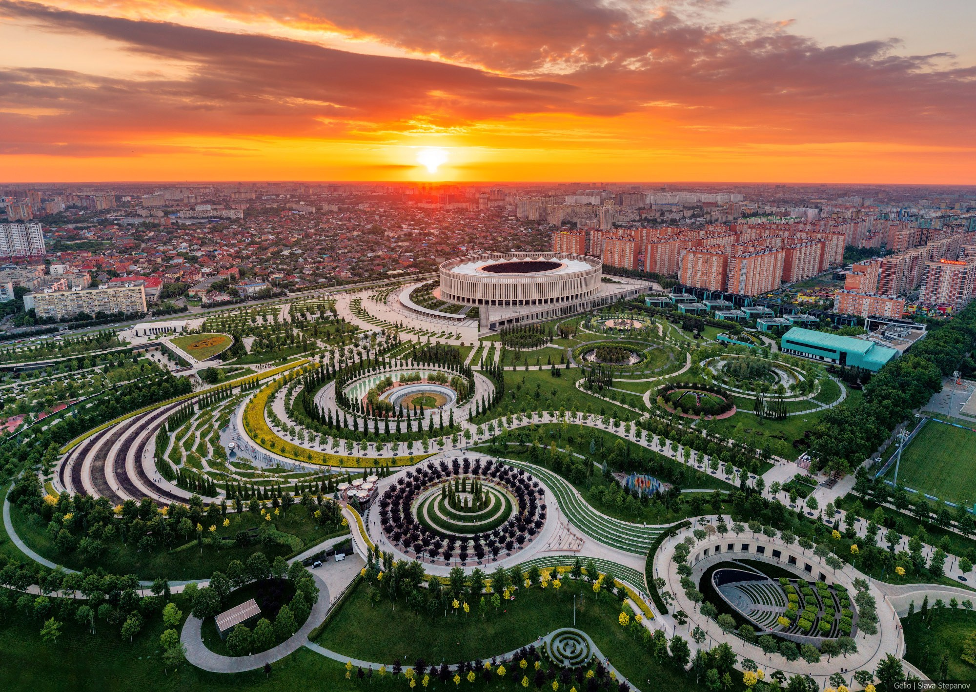 Краснодар, парк калицкого на фоне закат