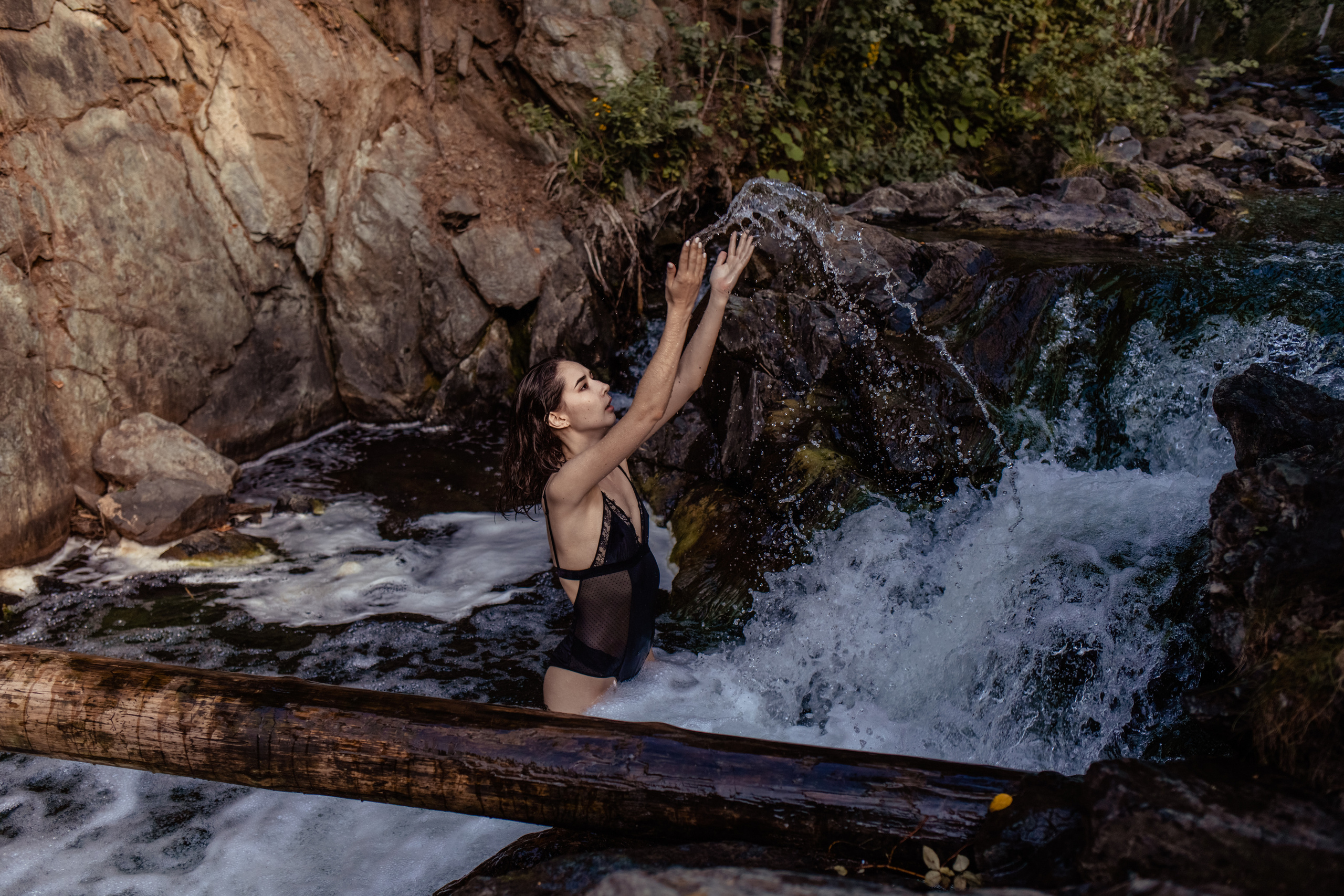 Водопад и озеро. Контент фотограф Екатеринбург