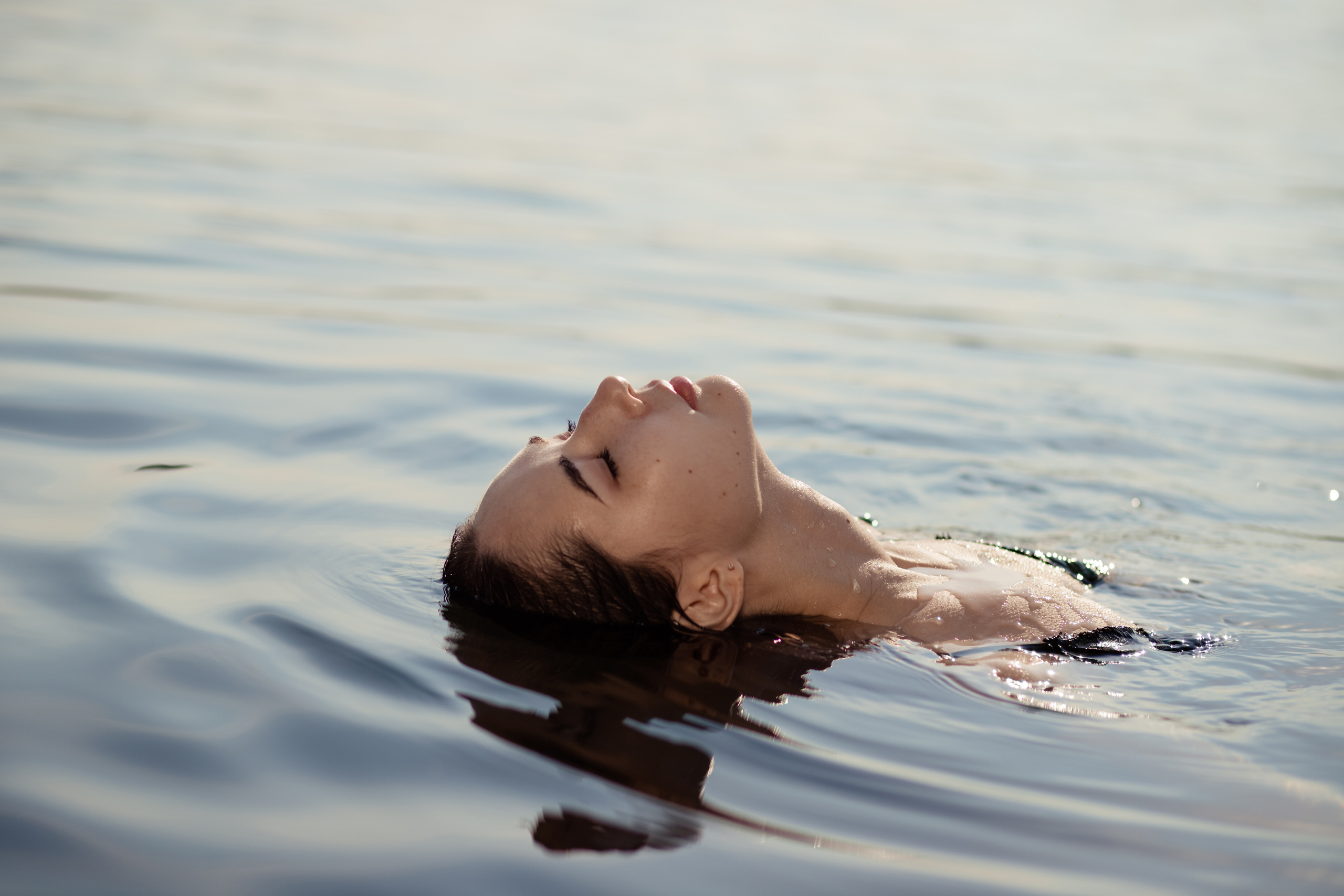 Водопад и озеро. Контент фотограф Екатеринбург