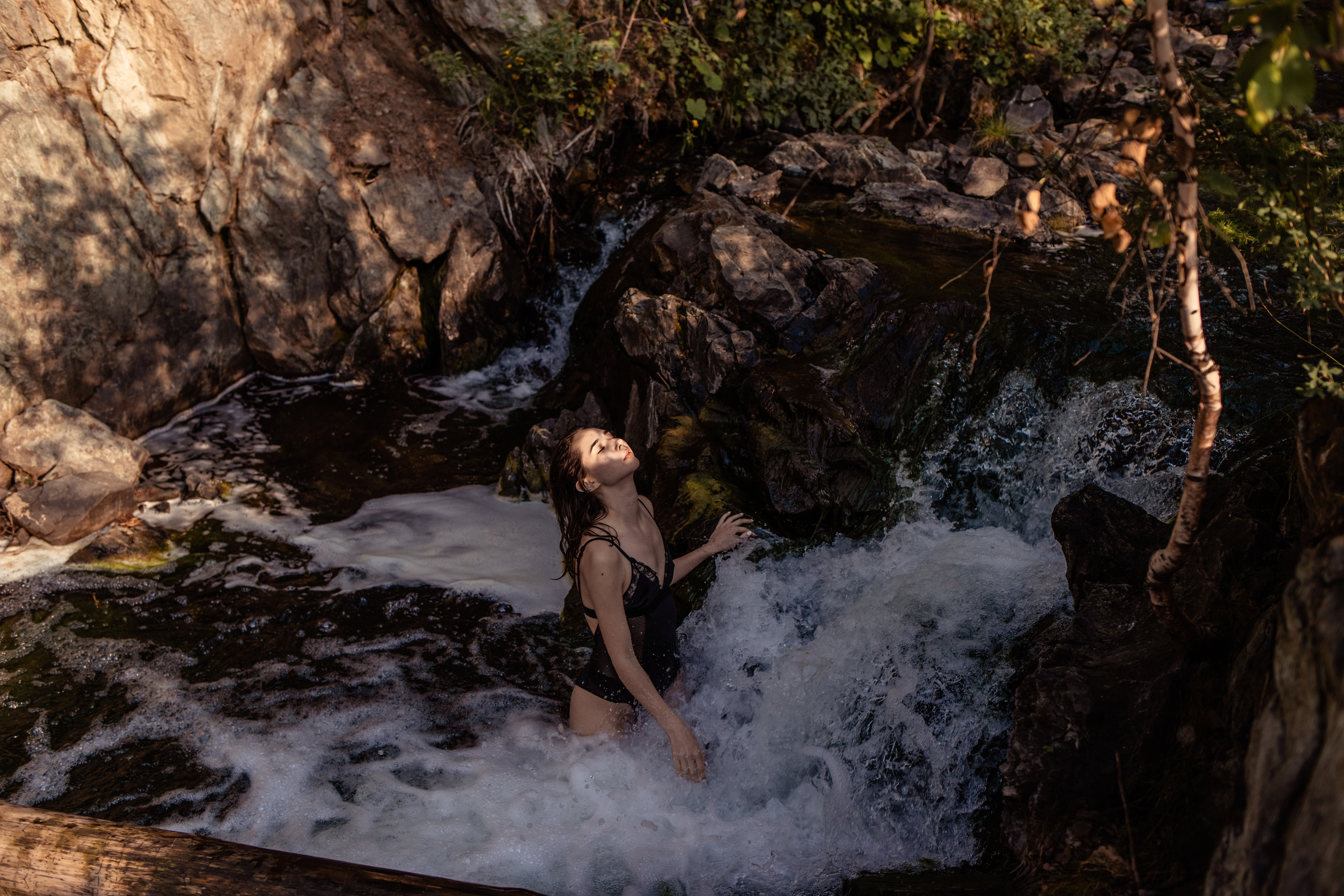 Водопад и озеро. Контент фотограф Екатеринбург