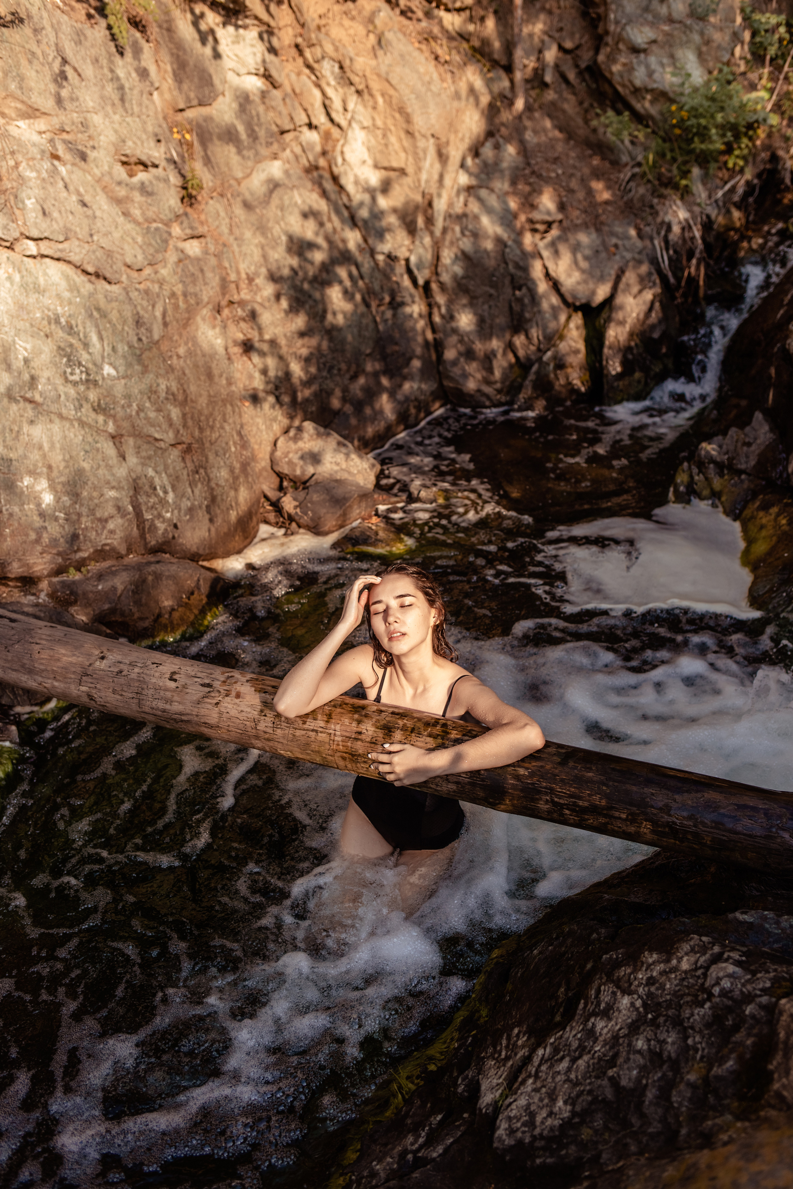 Водопад и озеро. Контент фотограф Екатеринбург