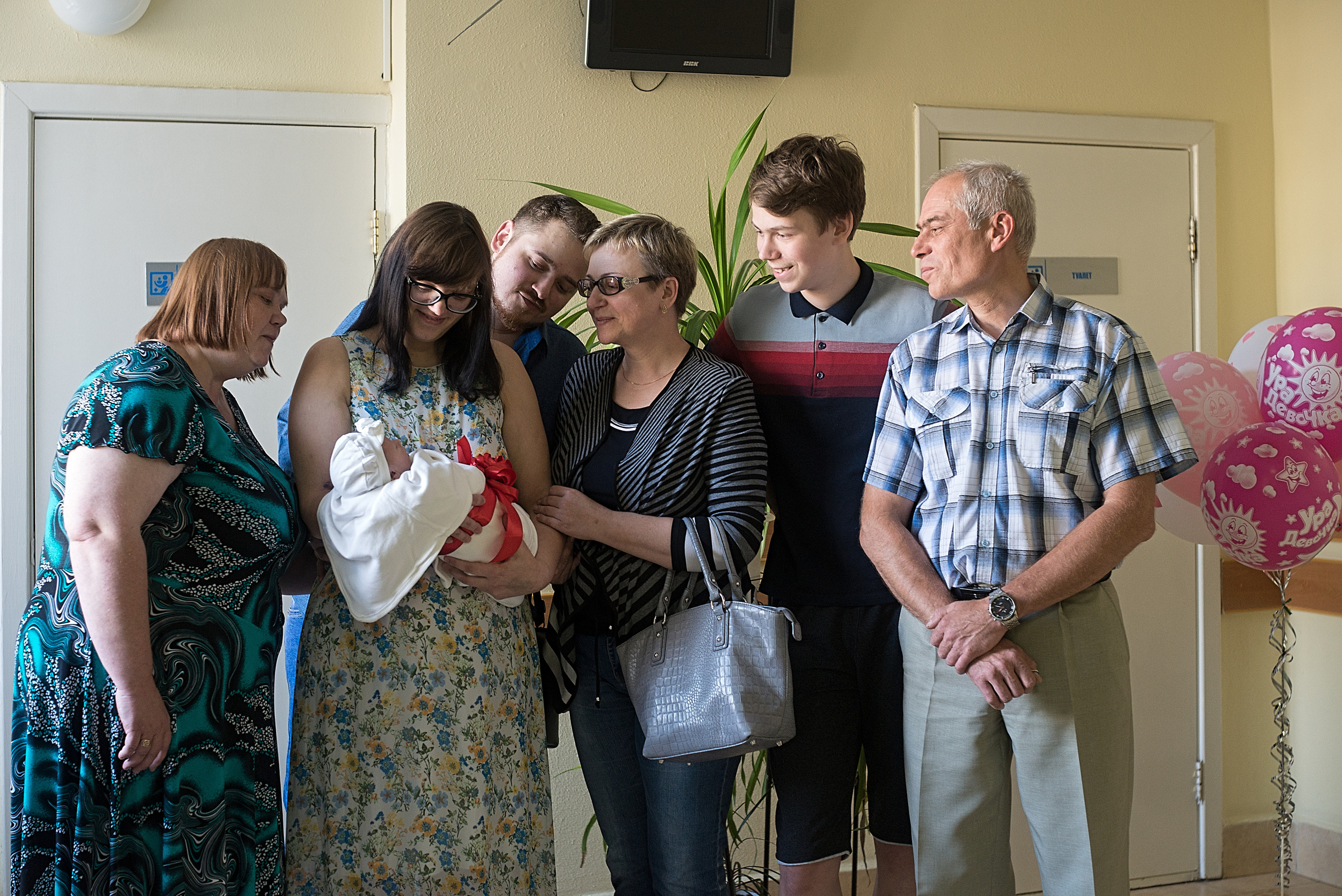 Съемки выписки в роддоме в г. Гомеле. Фотограф (photographer) Lischinski Vitaliy