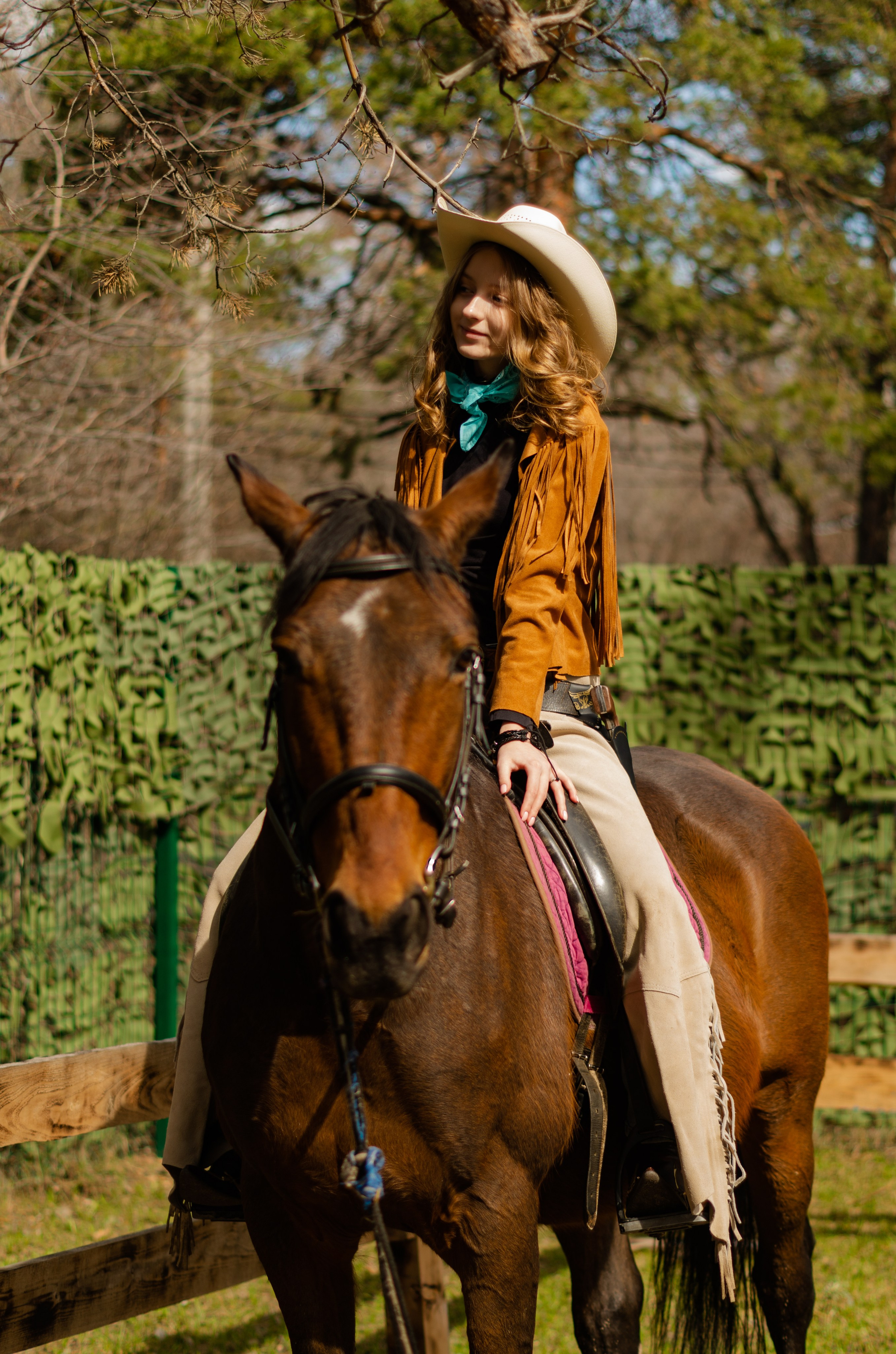Ковбойская девчонка. Фотограф Марина Доглядная Челябинск фотосессии с лошадьми, мотоциклами