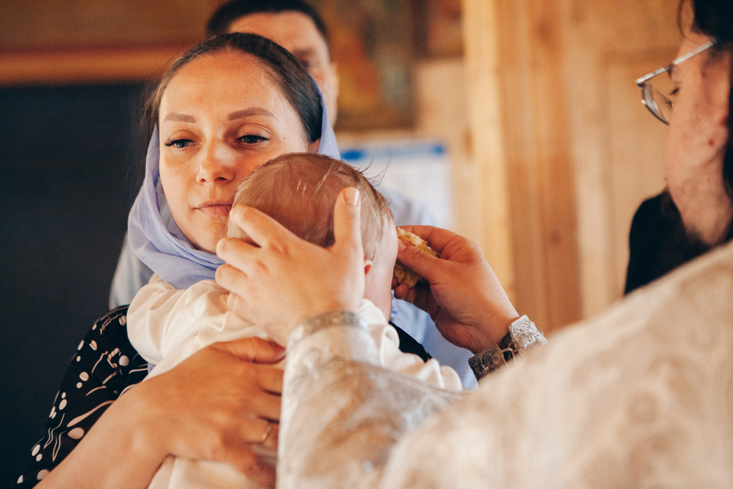 Крещение ребенка в церкви в москве. Фотограф Ольга Ефремова