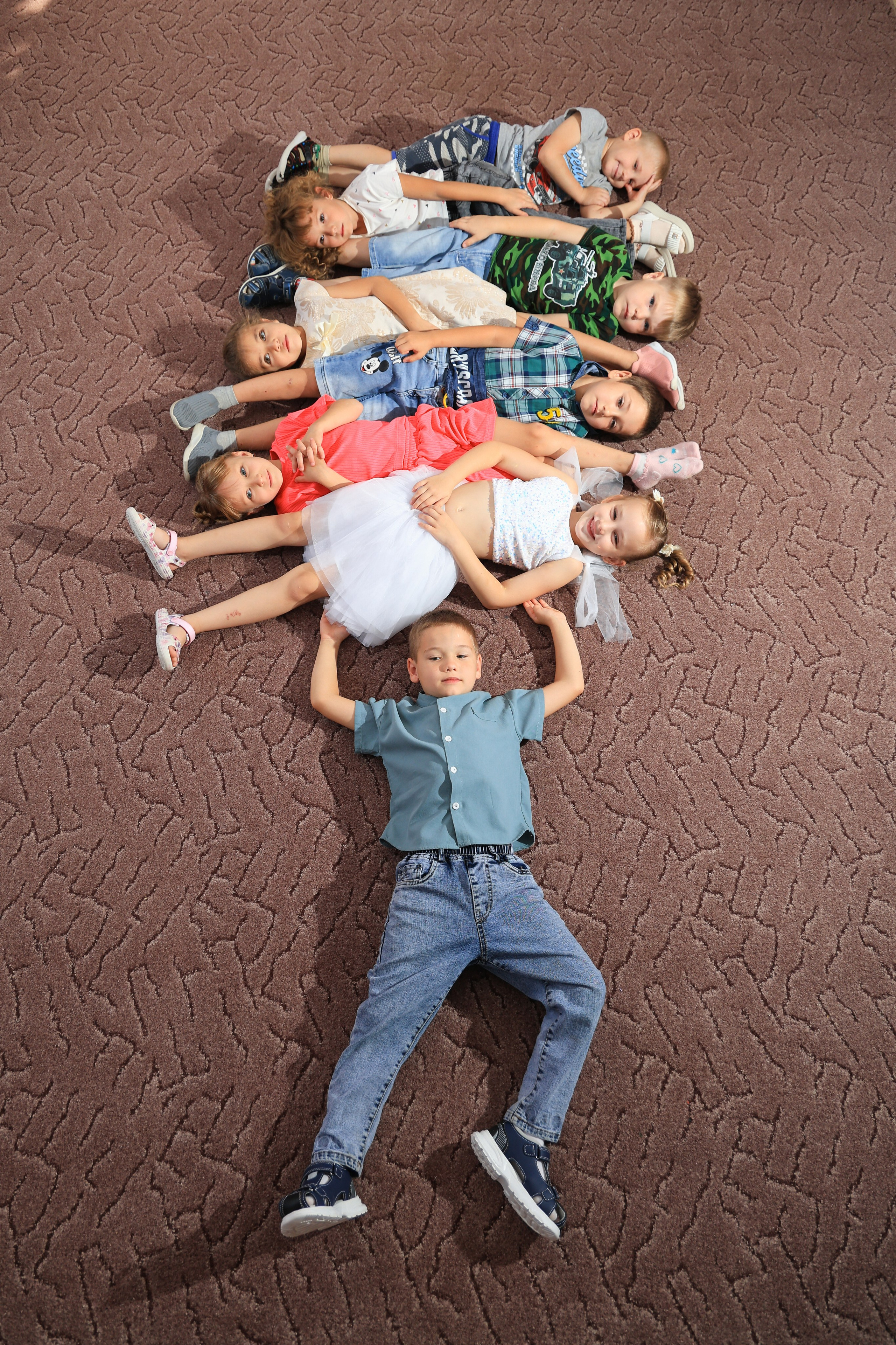 Выпускные съемки «Детский сад» Групповые фото. «ФотоЛерия» ФОТОГРАФ ВЫПУСКНЫЕ АЛЬБОМЫ