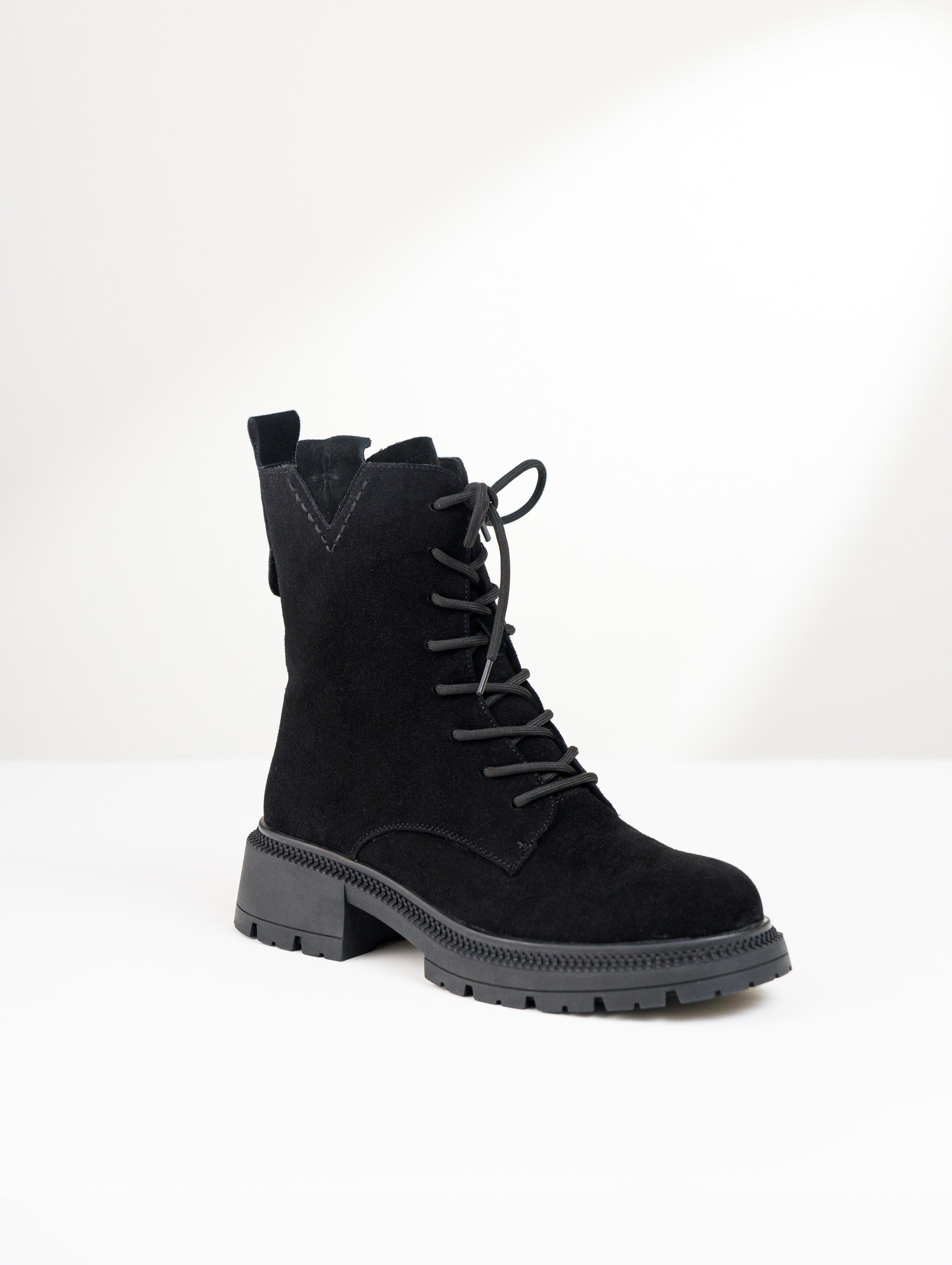 Предметная съемка и продакшн видео обуви для каталога, сайта, маркетплейсов. Студия коммерческой съемки ХВОЯ