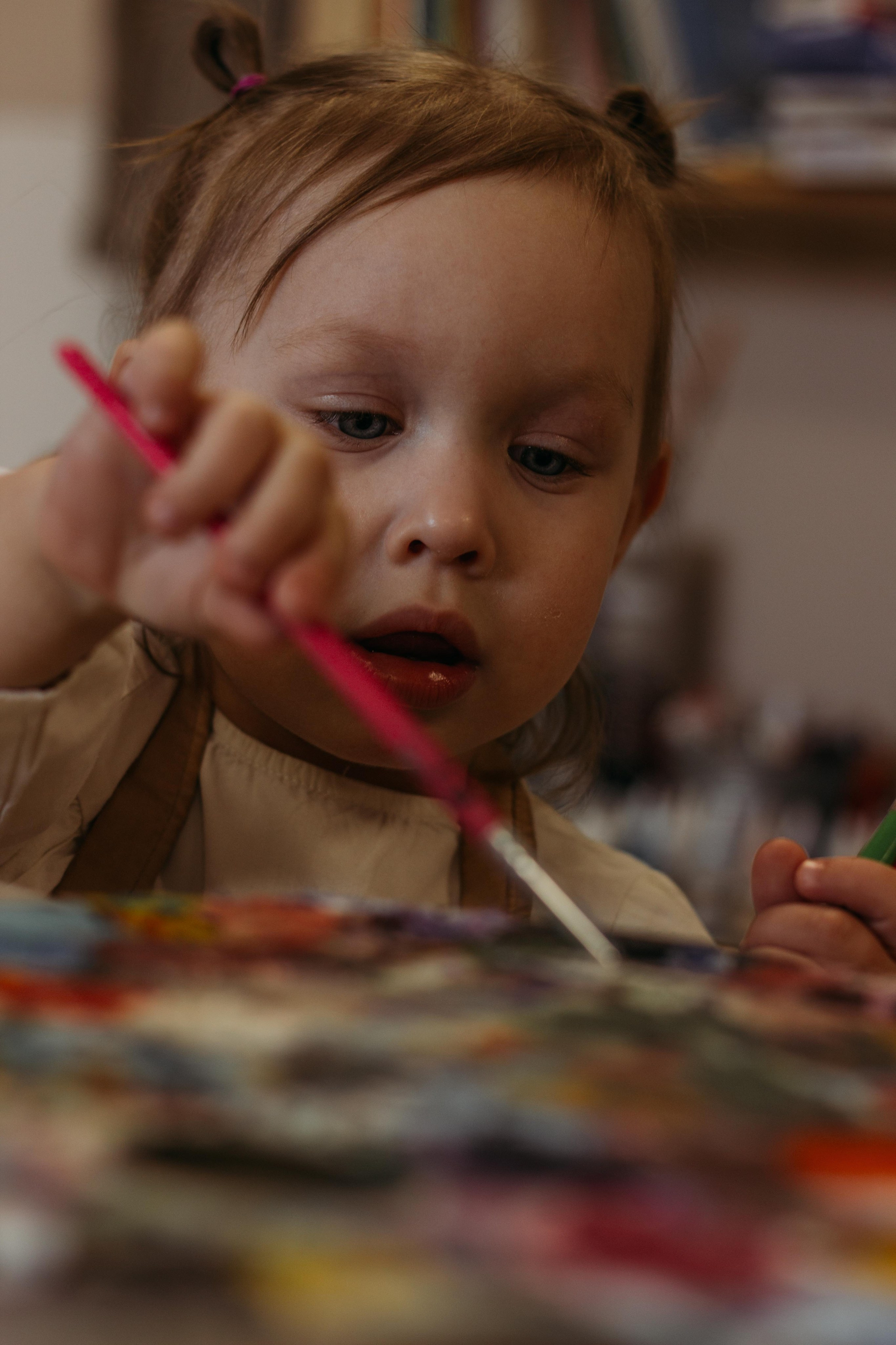 Фотосессия юной художницы. Венера Гайн. Репортажный фотограф  Тюмень. Обучение фотографии с 0