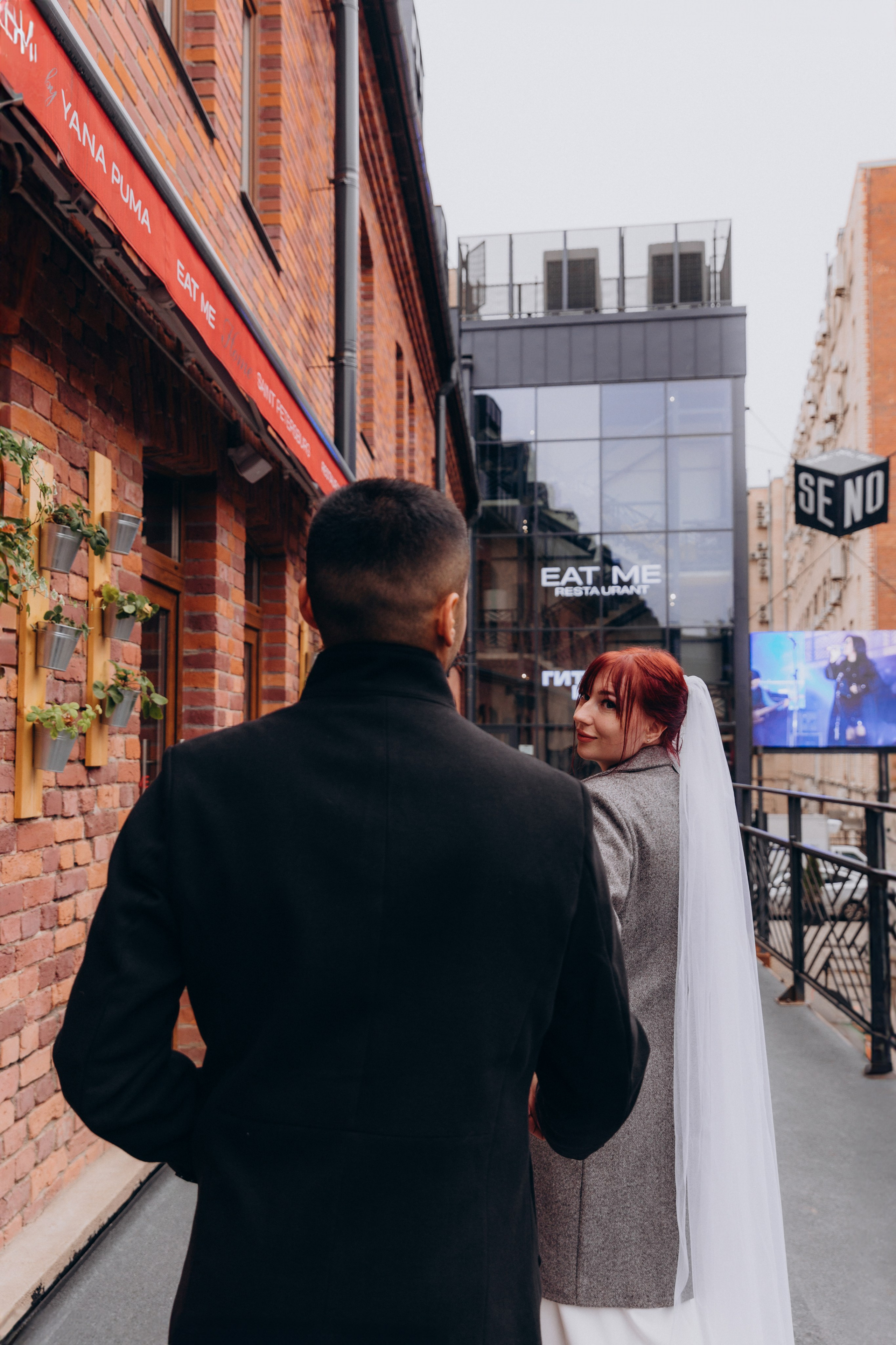 Свадебная фотосессия в пространстве SENO, регистрация в ЗАГСе Адмиралтейского района. Фотограф в Санкт-Петербурге Разиля Идиятуллина