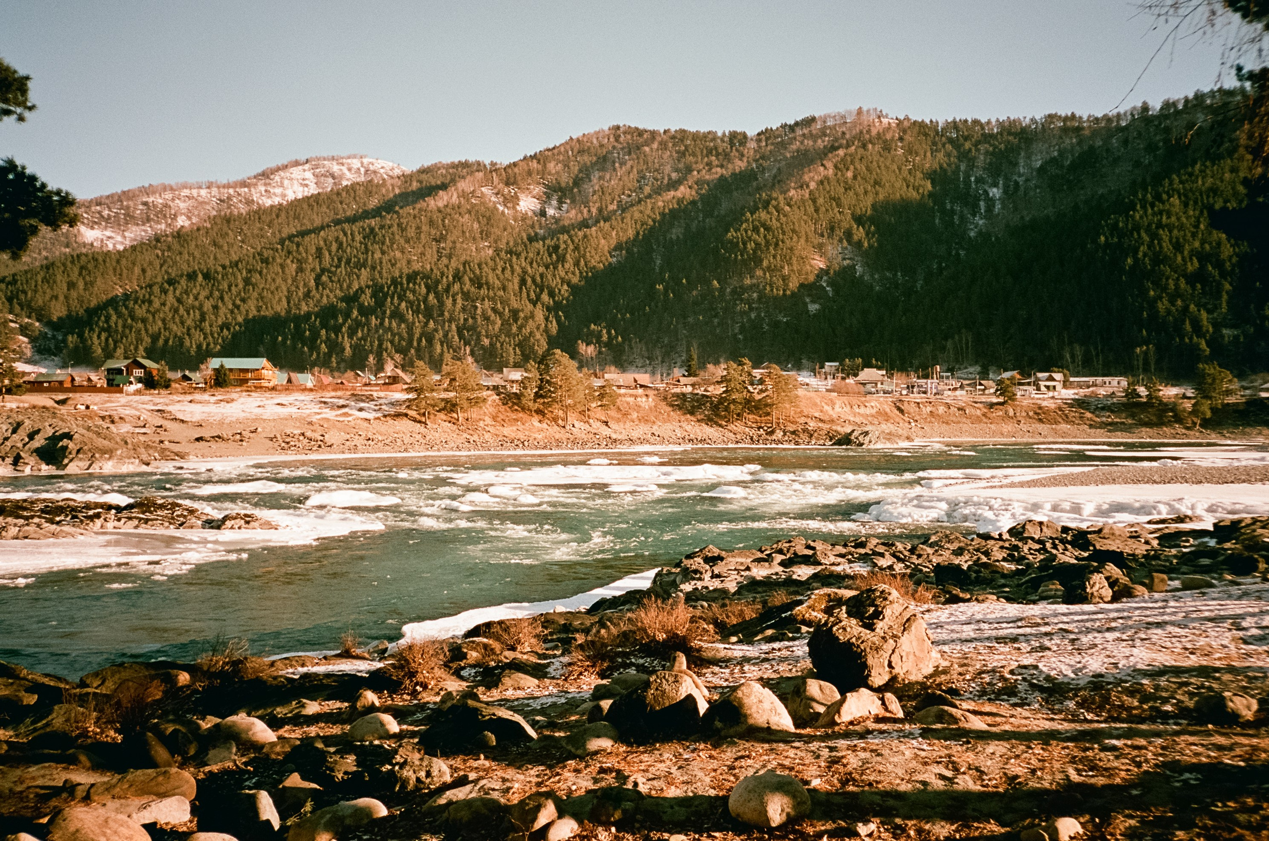 Зубы Дракона и подвесной мост над скалами. Фотограф-документалист Мария Осокина