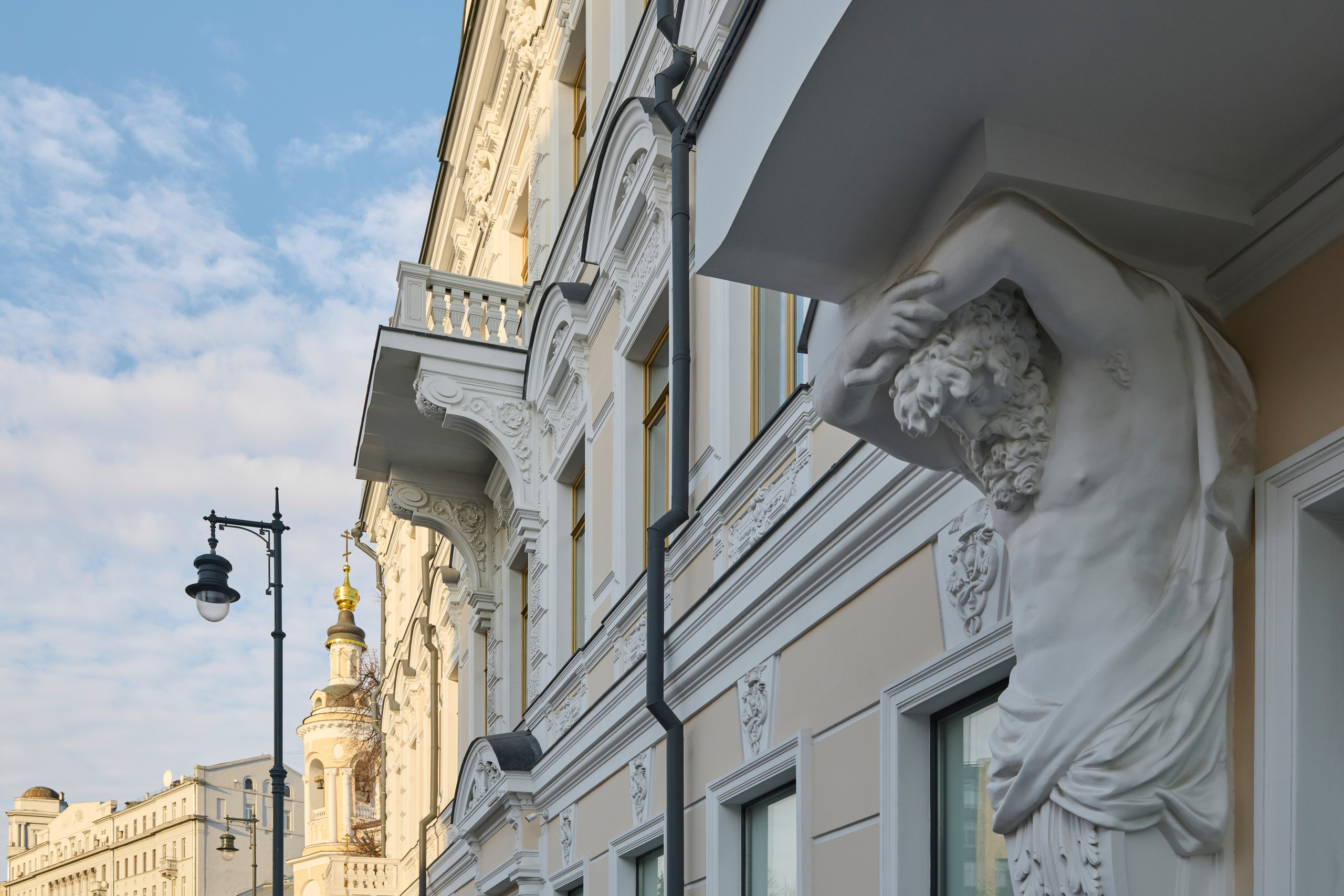 Дом с Атлантами. Фотограф для дизайнеров, застройщиков и бизнеса — интерьеры и архитектура — Свободный Роман в Москве и по России