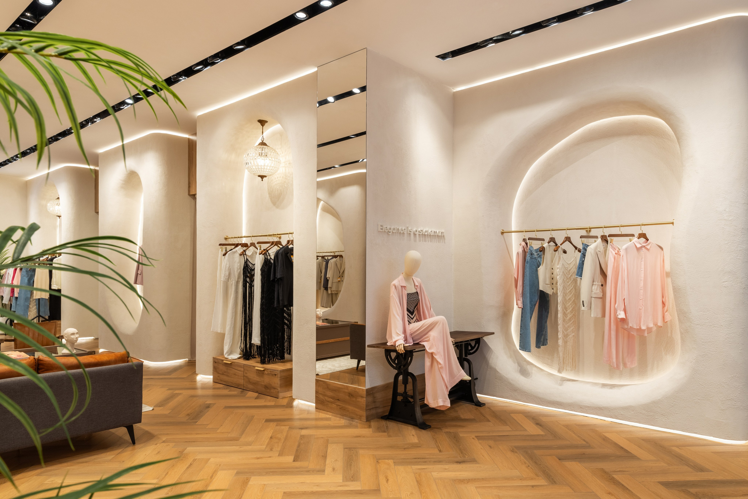 Флагманский магазин одежды, бренд PAPAYA ТЦ Сити, г. Краснодар