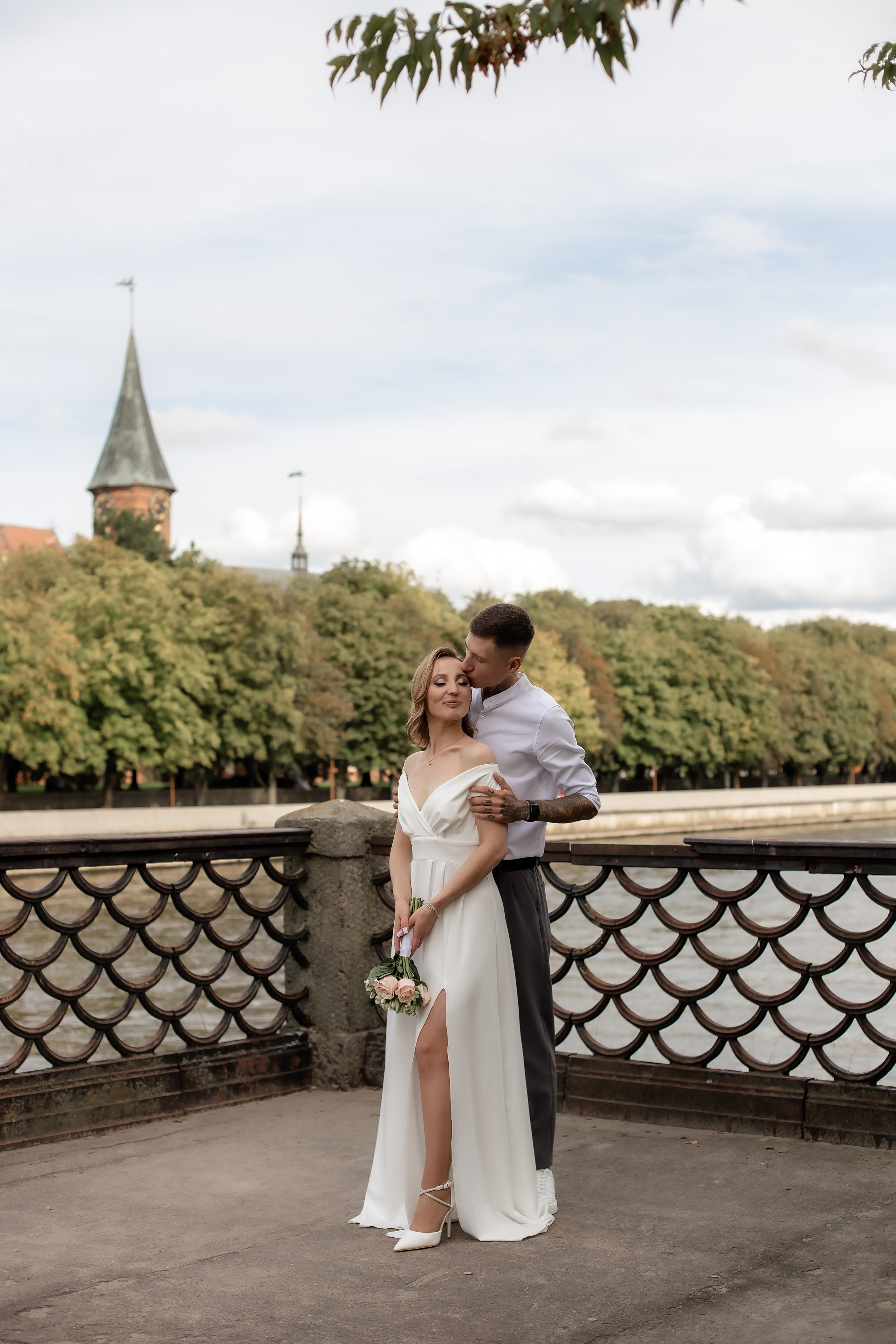 Саша и Вика. Биржевой сквер. Фотограф в Калининграде Решетникова Алина