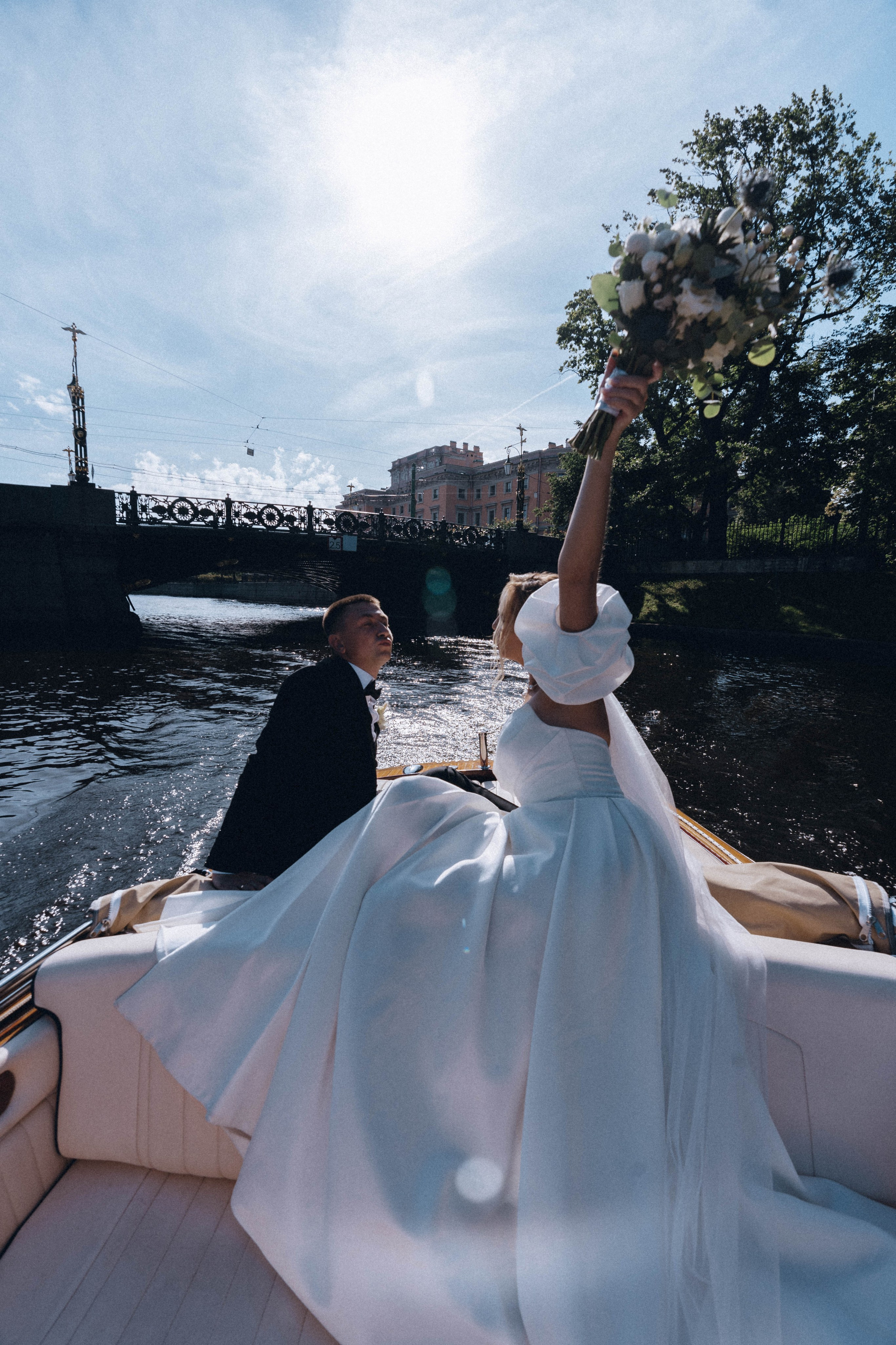 СВАДЕНБНАЯ СЬЕМКА НА КАТЕРЕ ПО КАНАЛАМ САНКТ-ПЕТЕРБУРГА И В АКВАТОРИИ НЕВЫ. Профессиональный фотограф, Санкт-Петербург — Виктория Богомолова