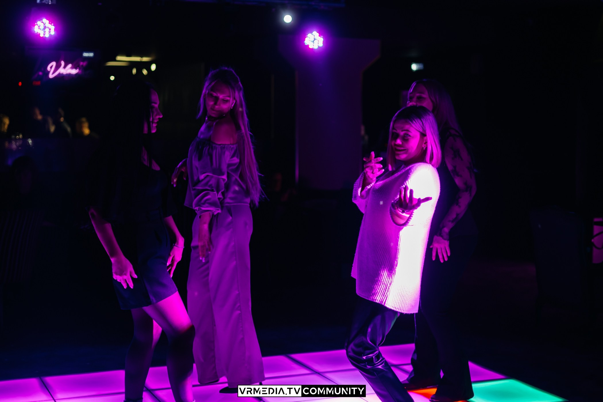 Вечер в караоке-баре «Volna»