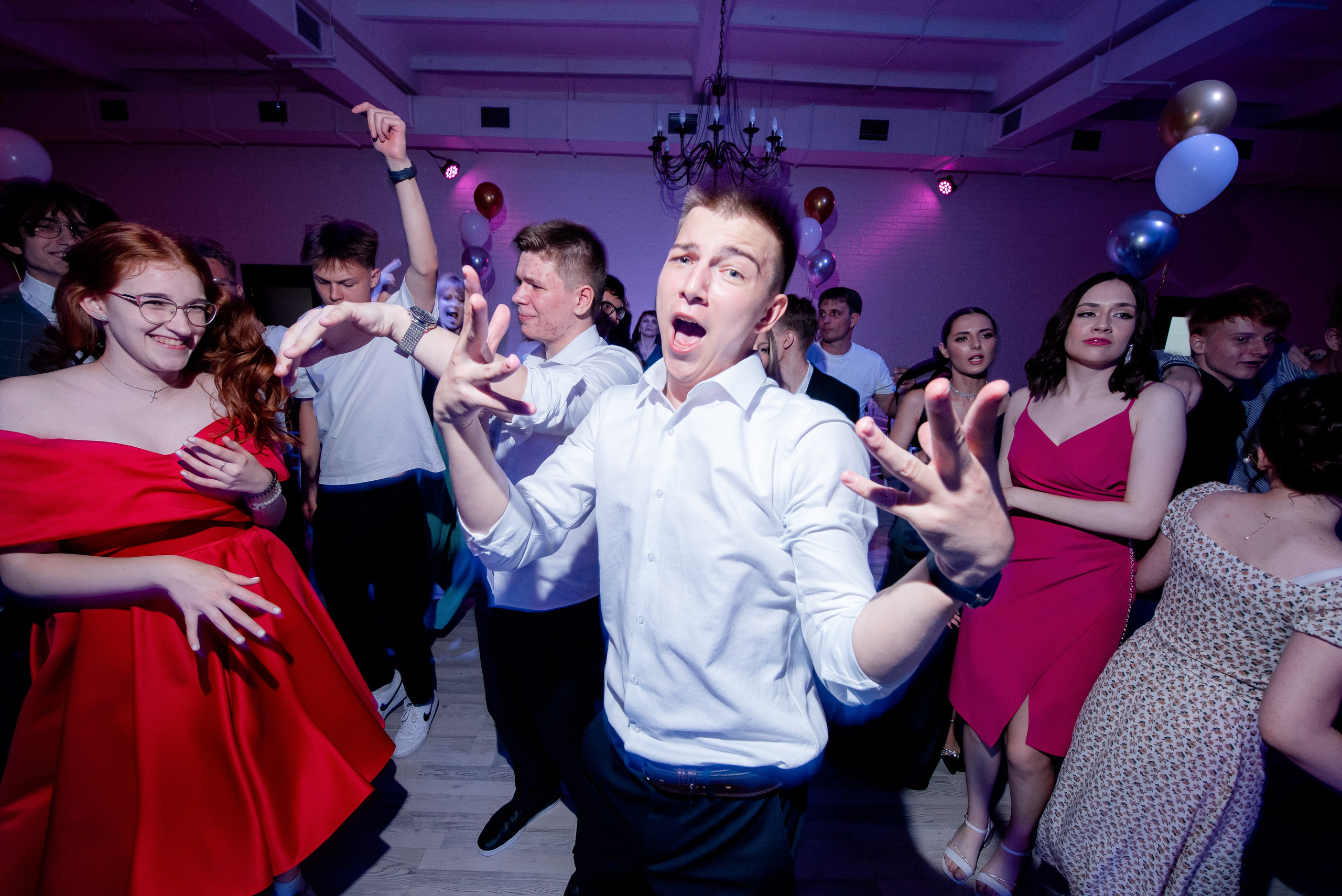 30 Школа. Вручение и Банкет. ДК Юбилейный и Банхоф. Фотограф в Волгограде и Волжском Александр Горбань