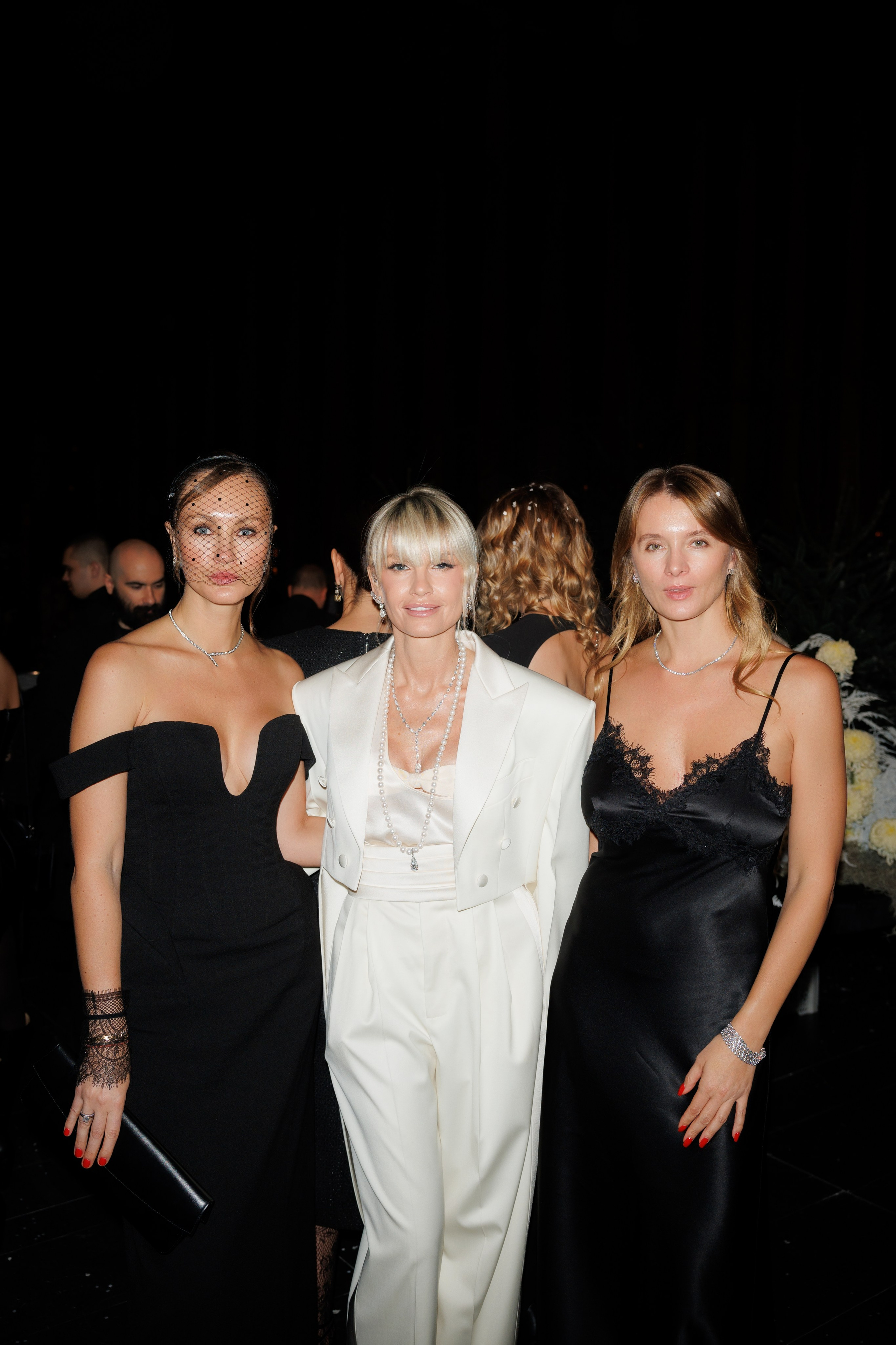 «Снежный Бал» Яны Раскаваловой. «Птичка на проводе»: информационный портал в Москве