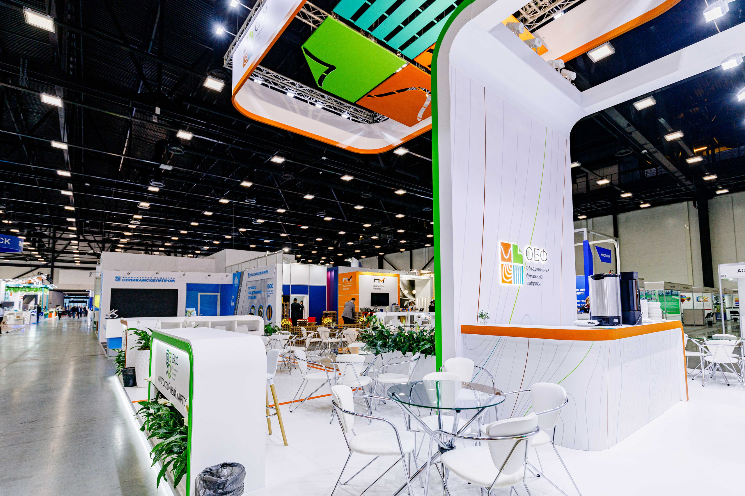 PulpFor, Работа стенда ОБФ (Объединенные бумажные фабрики). Репортажный фотограф в Москве Сергей Мирошников