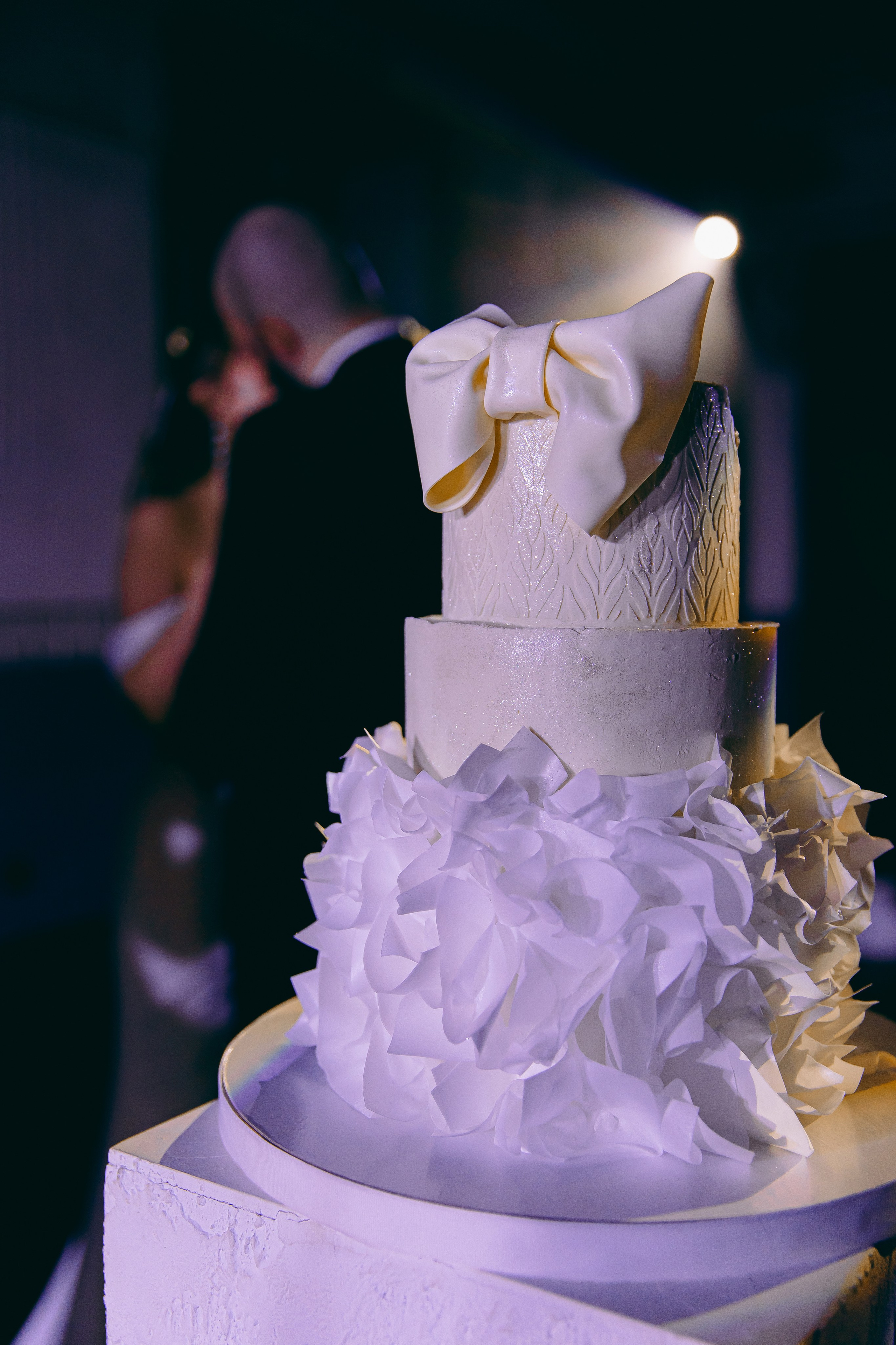 История торта Олеси и Владимира. Свадебный и семейный фотограф в Рязани Саша Крутых