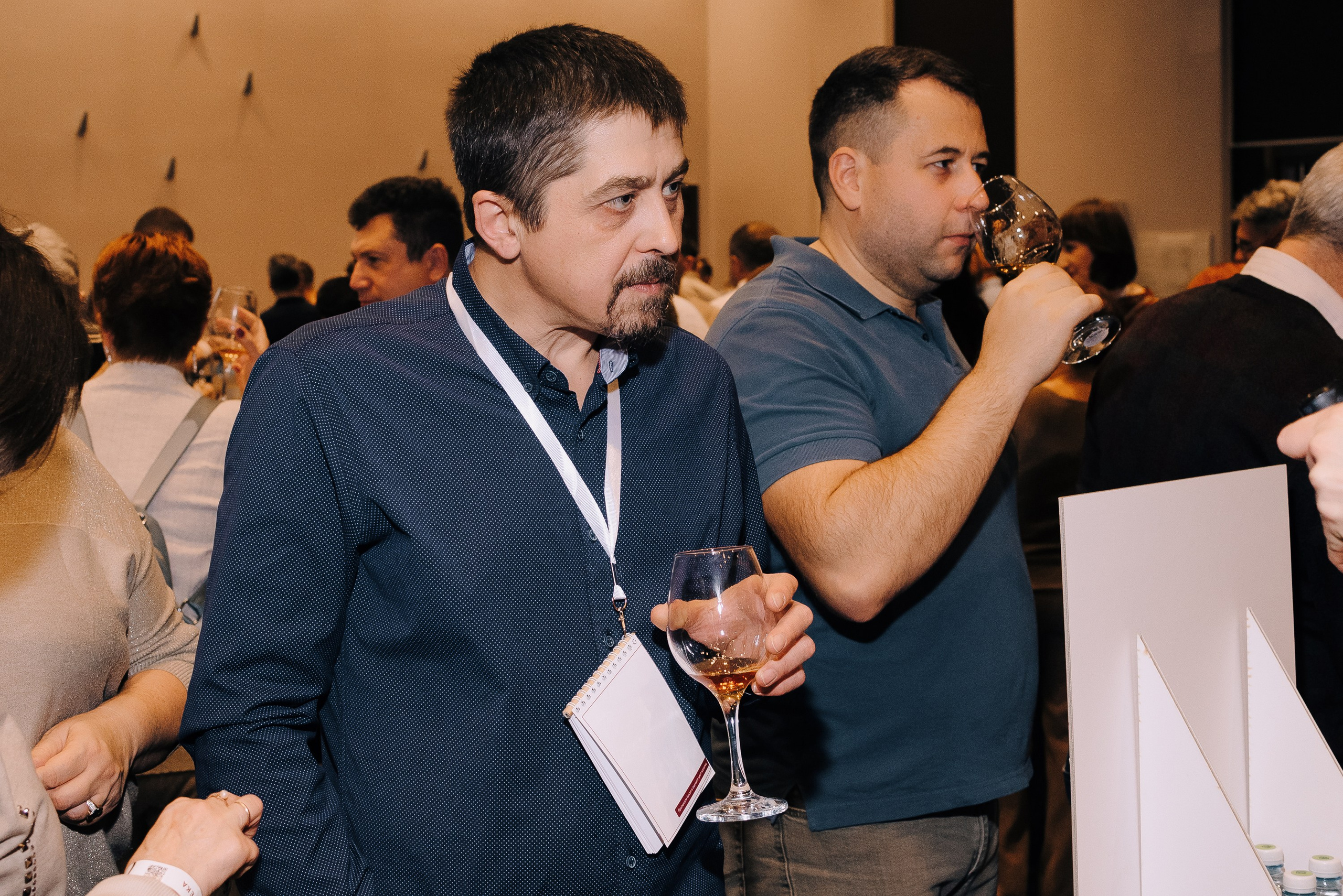 ФЕСТИВАЛЬ ВИНА И КРЕПКИХ НАПИТКОВ МАВТ-ВИНОТЕКА. Репортажный фотограф Зуев Роман г. Челябинск