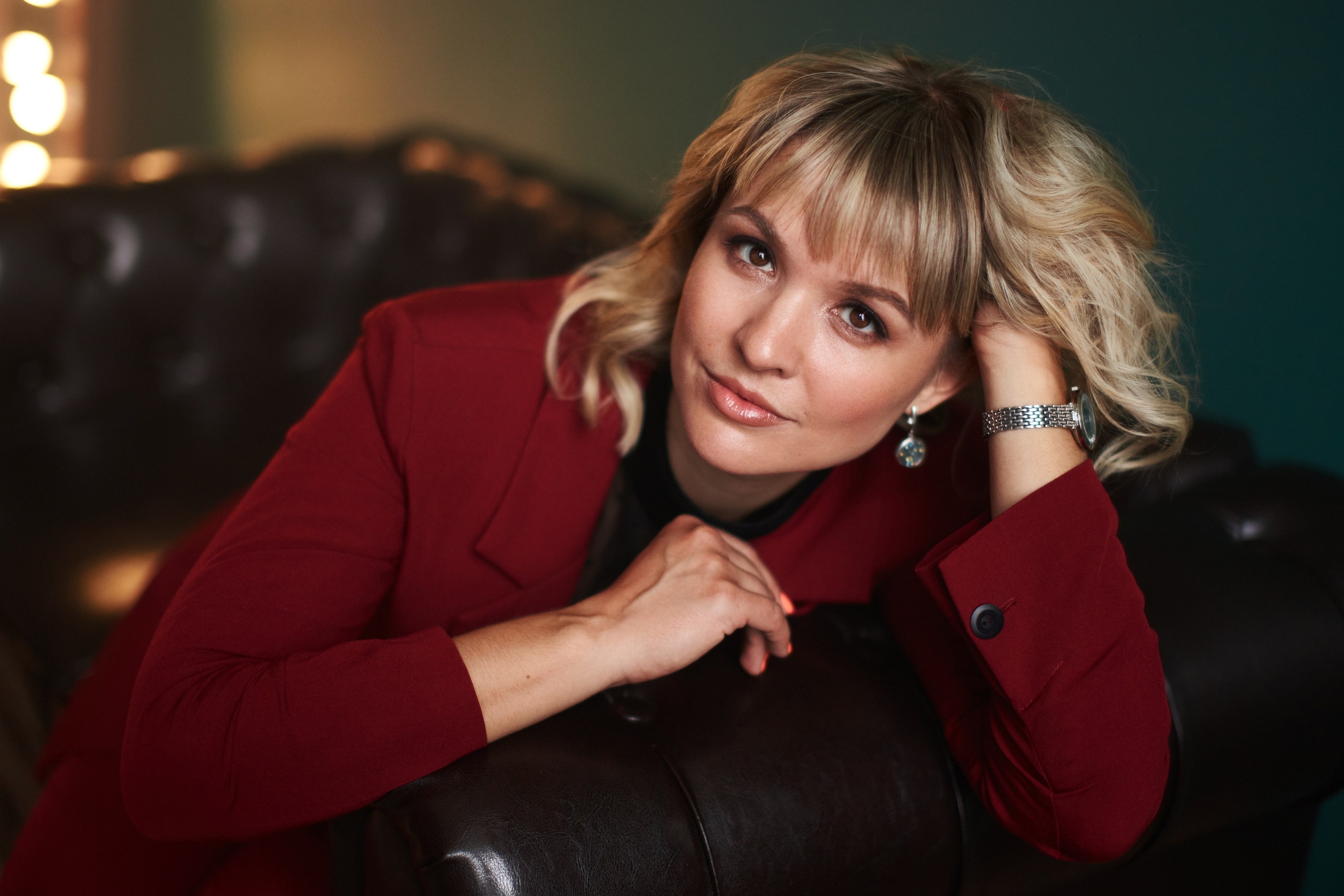 Портреты для Юли в интерьерной студии. Репортажный и женский фотограф в Новосибирске