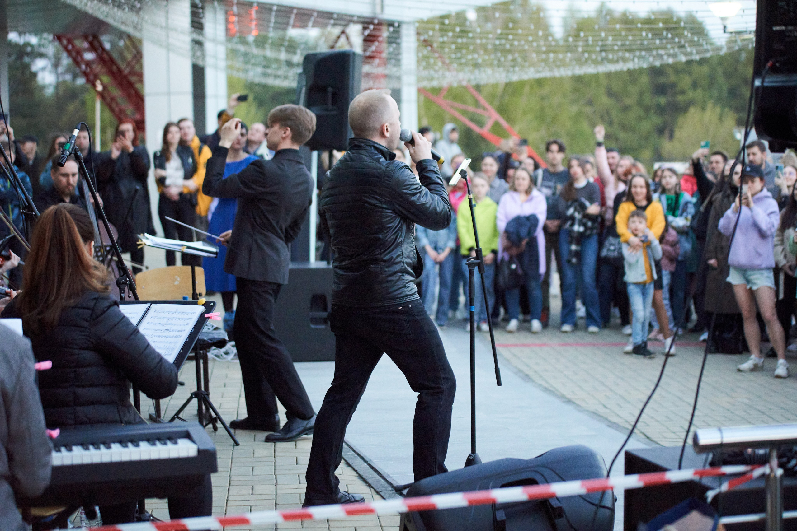 Репортаж: Музыкальная школа Виртуозы в Ночь музеев у планетария. Репортажный и женский фотограф в Новосибирске