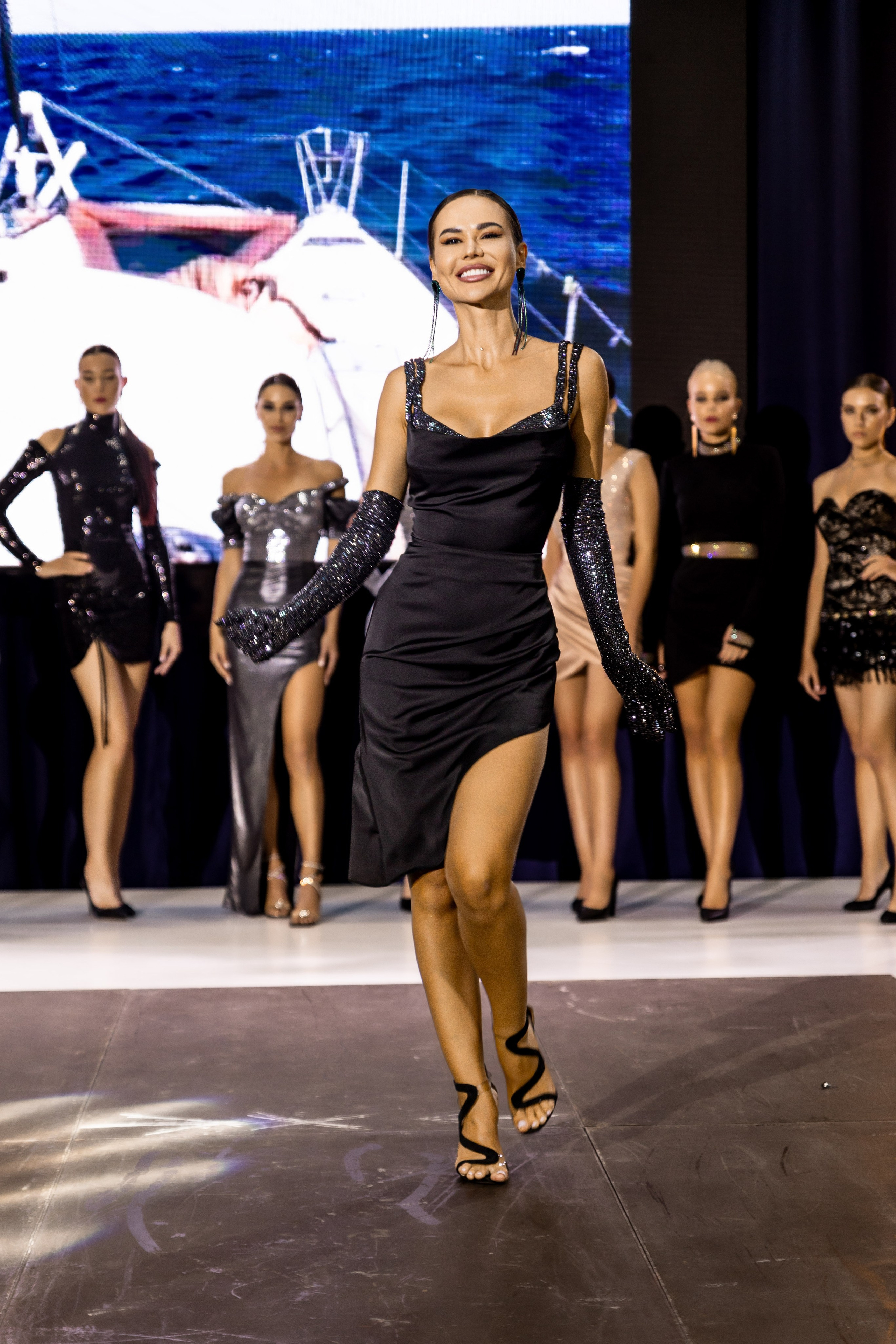 Модное шоу «Fashion V»