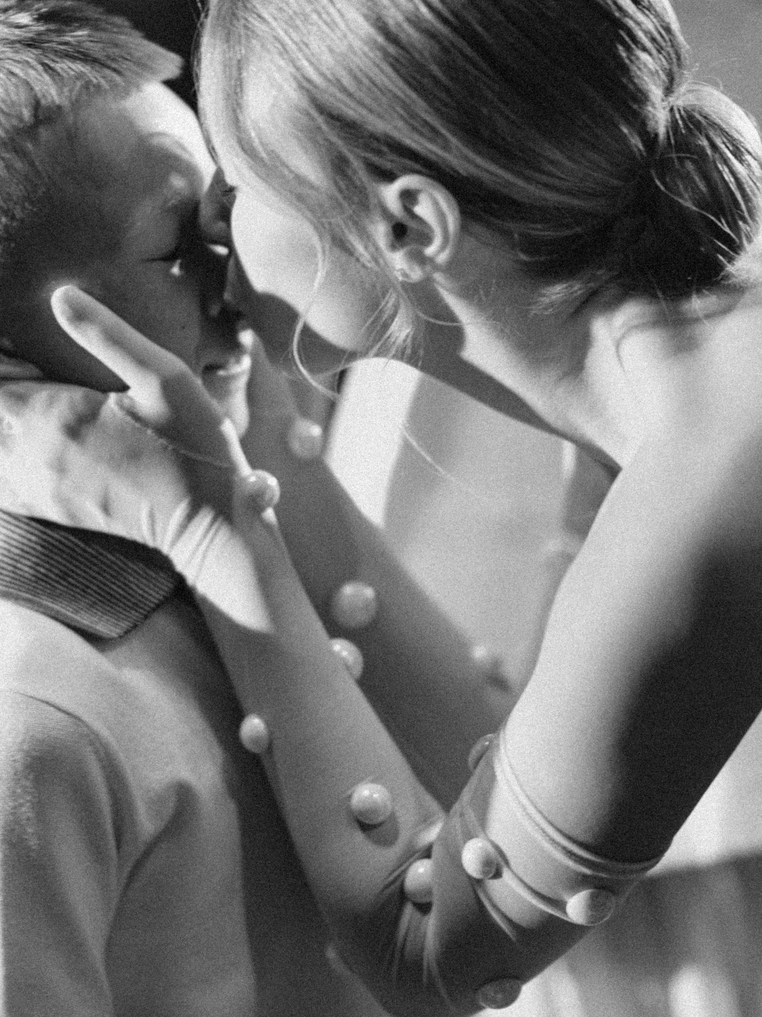 И даже птицы им пели песни. Свадебный фотограф Наташа Алешина