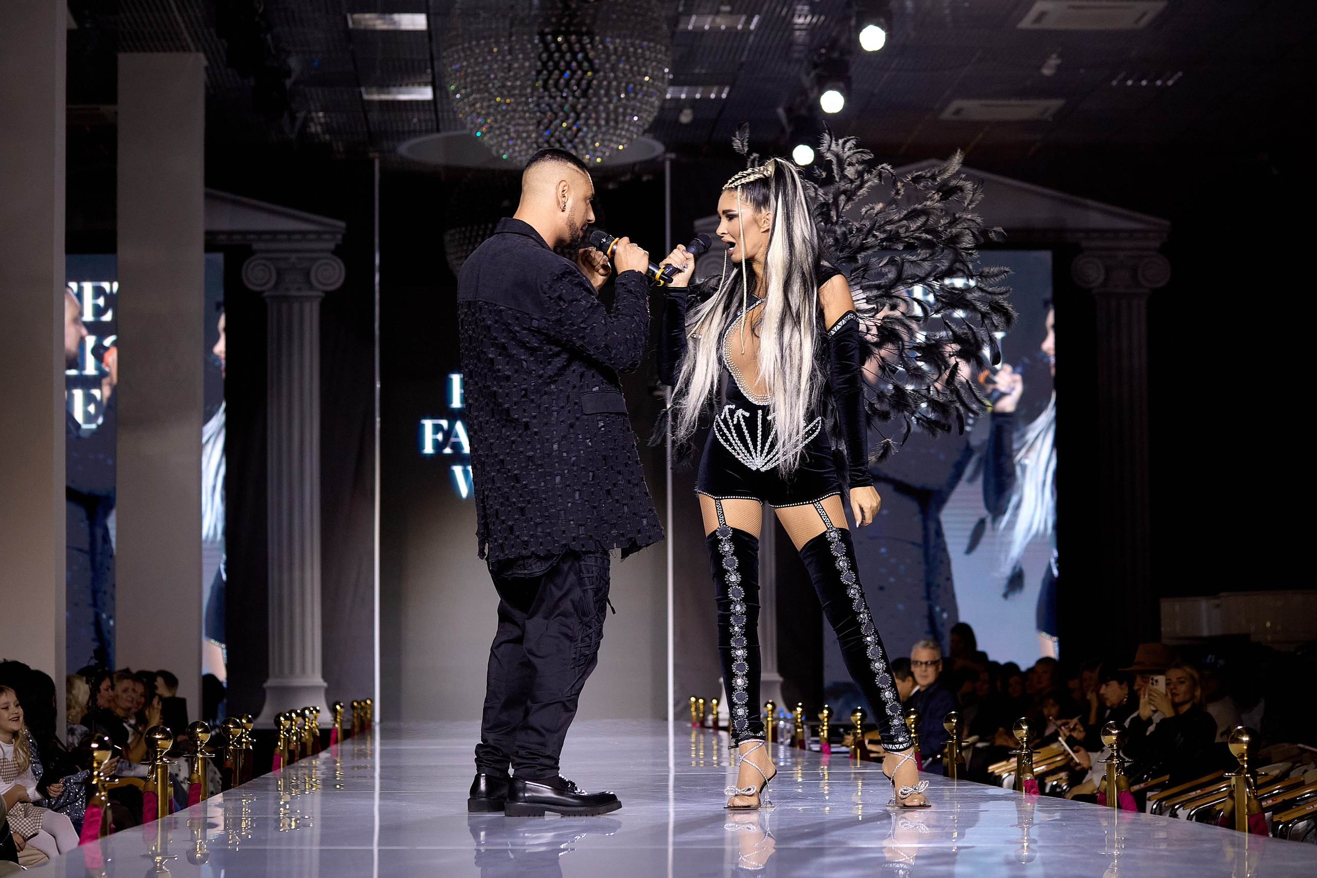 Показ в стиле Victoria's Secret | Ювелирная неделя моды «Эстет»