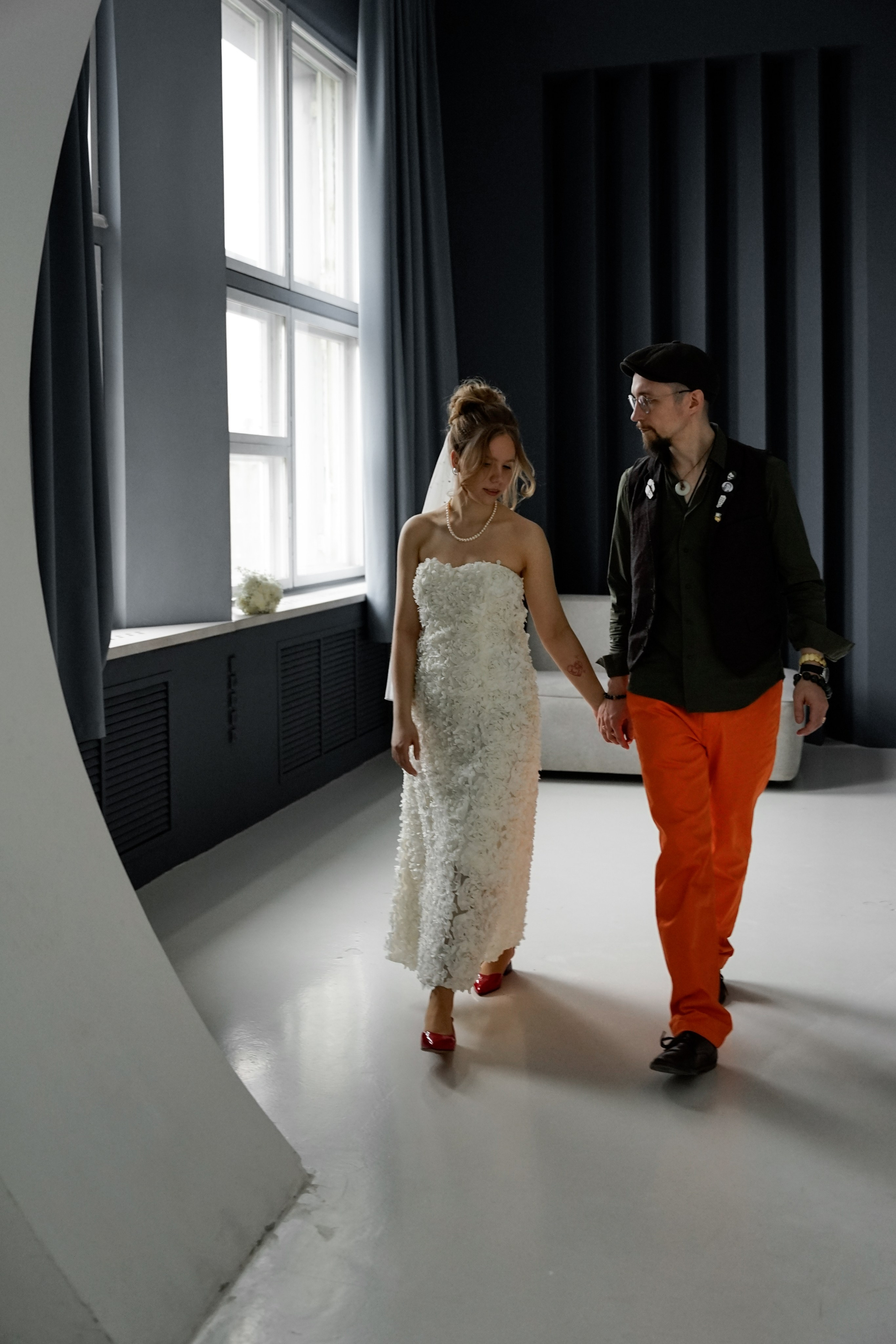 Фотосессия в необычном образе для жениха и невесты