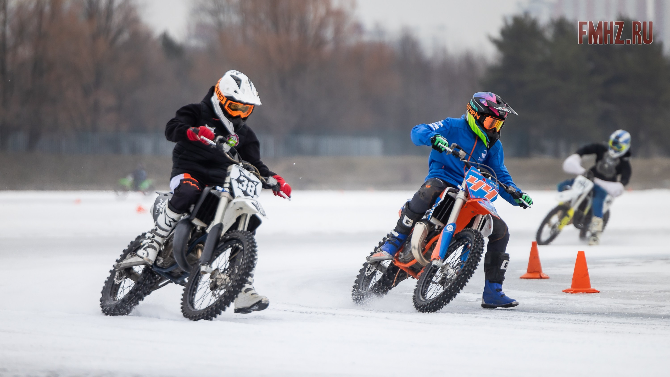 Первый этап Кубка МФР по мотокроссу на льду Большого Крылатского пруда в Москве. 8 февраля 2025 г. Фотограф Владимир Охрименко