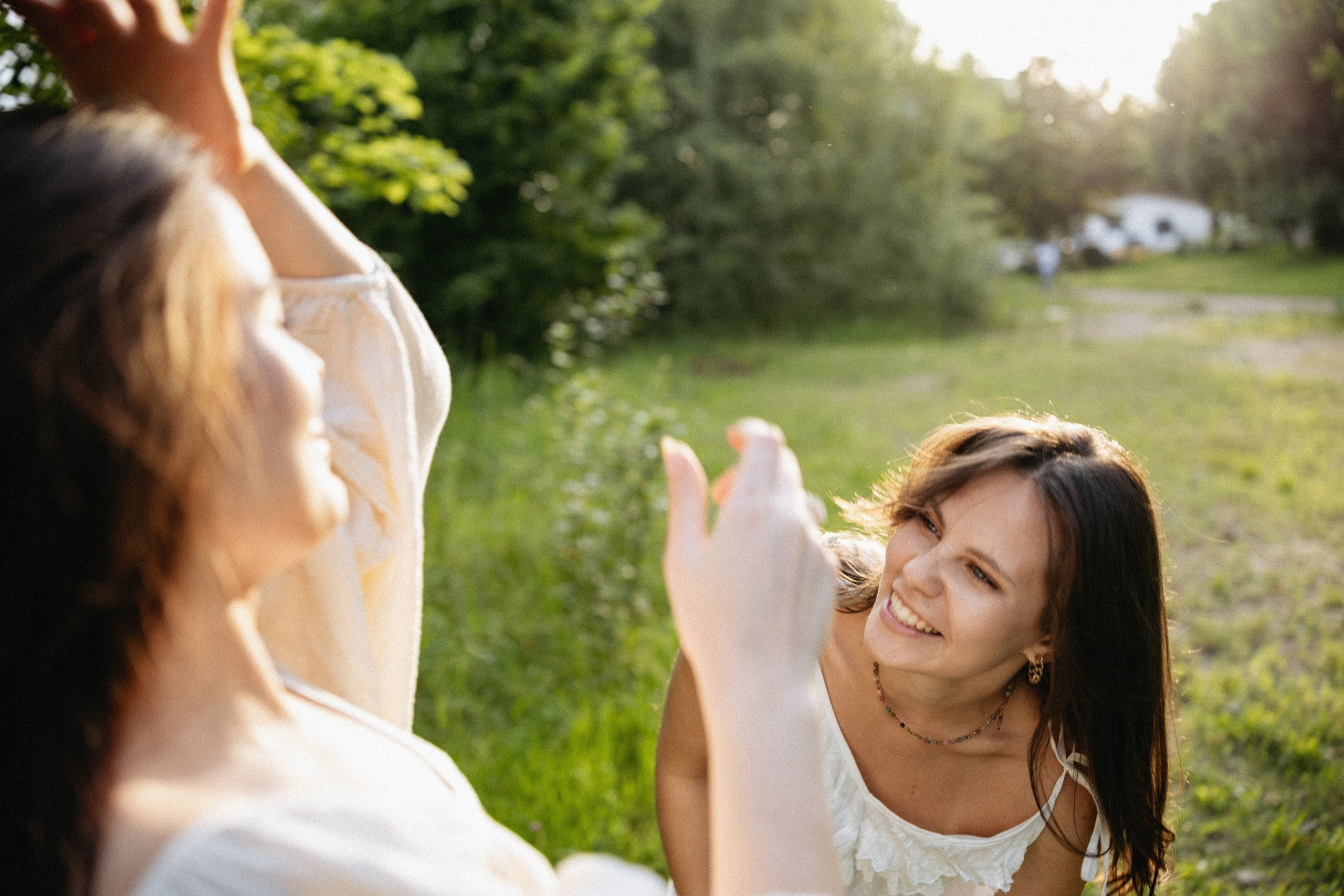Окунуться в детство 🤍 Прогулка с сестрой. Вера Пьянцева фотограф в Санкт-Петербурге | индивидуальная, семейная и парная (love-story) съёмка