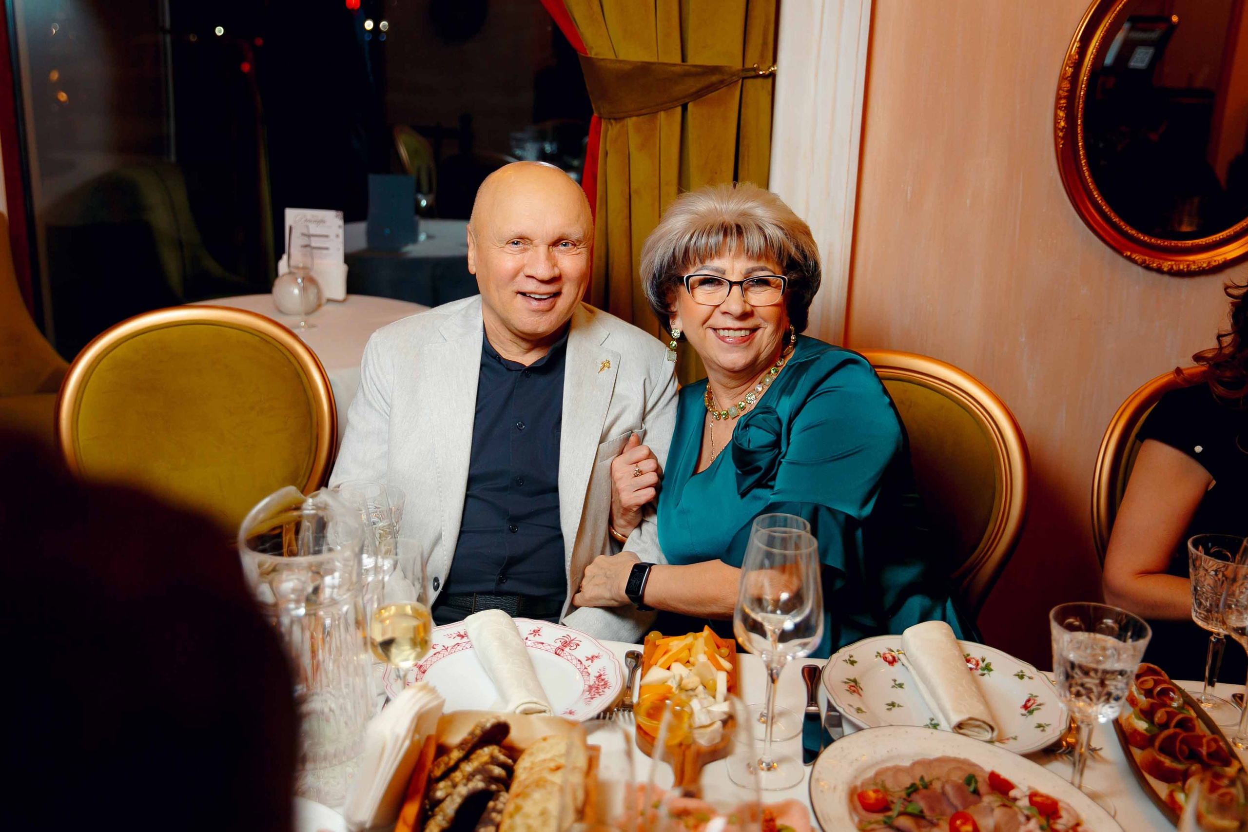 Вечер в «Дежавю». Ваш репортажный фотограф Артемий Антонов