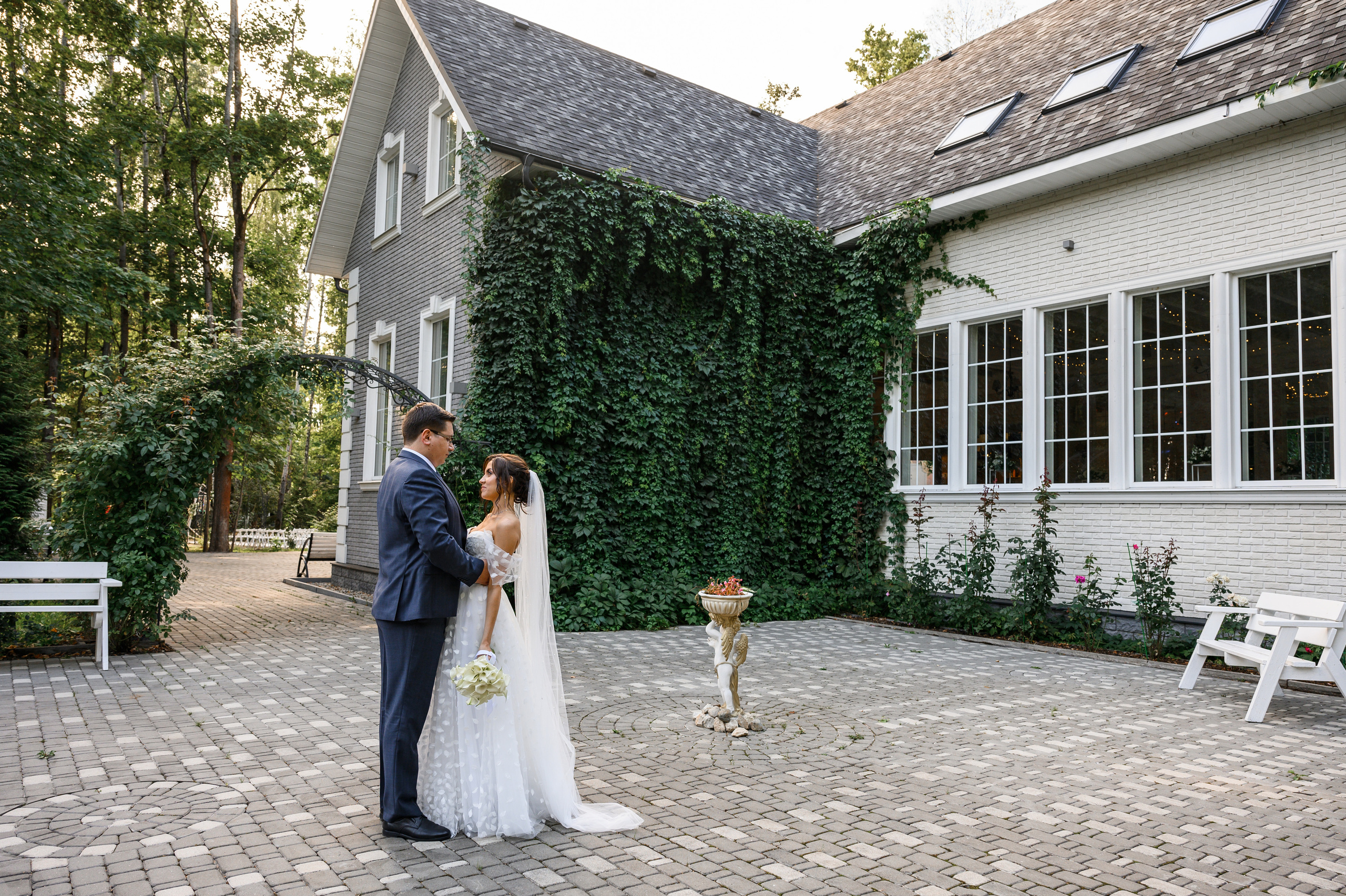 Свадебная фотосессия Барвиха luxury village. Свадебный фотограф Москва Юрий Кульман