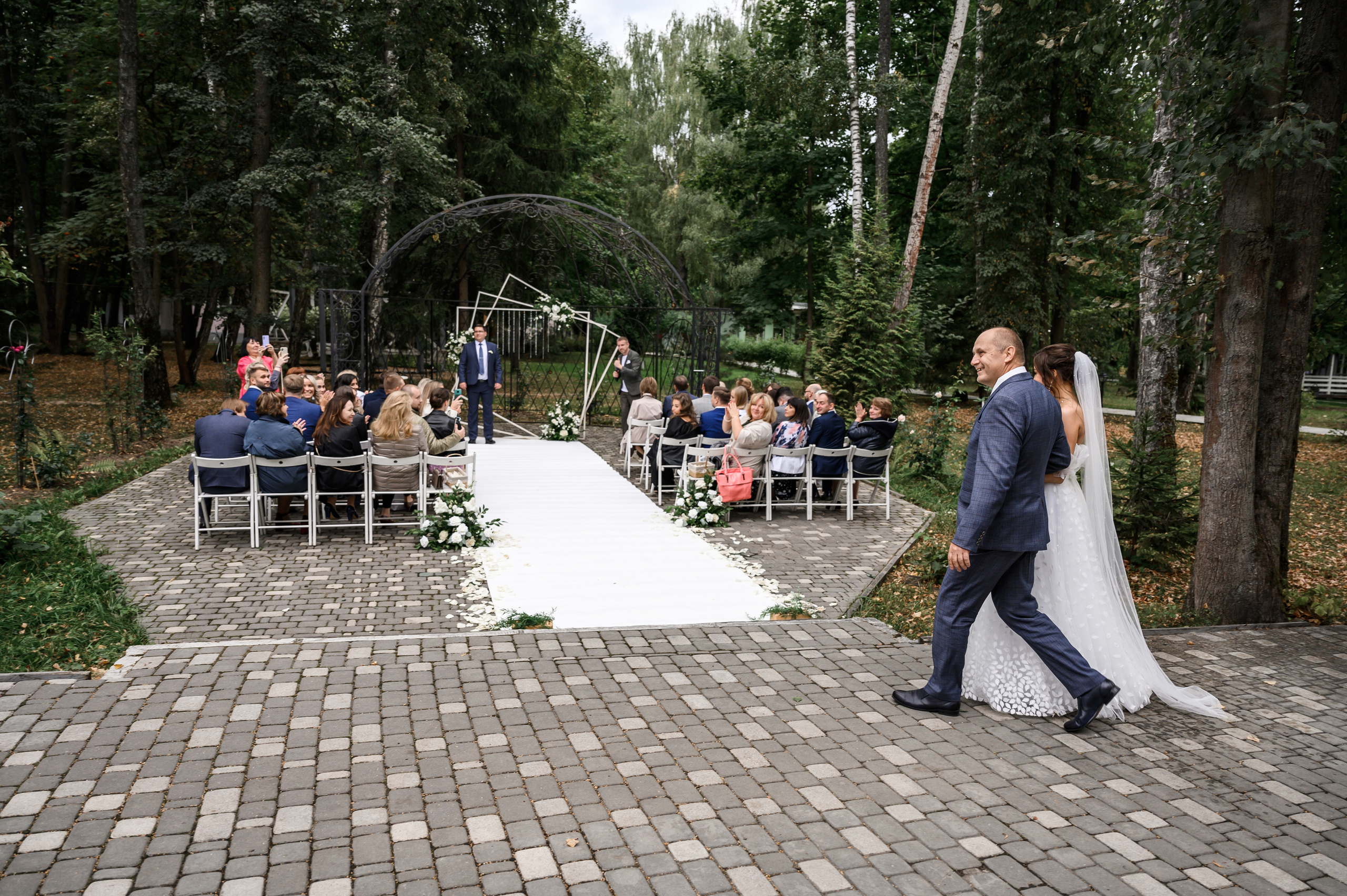 Свадебная фотосессия Барвиха luxury village. Свадебный фотограф Москва Юрий Кульман