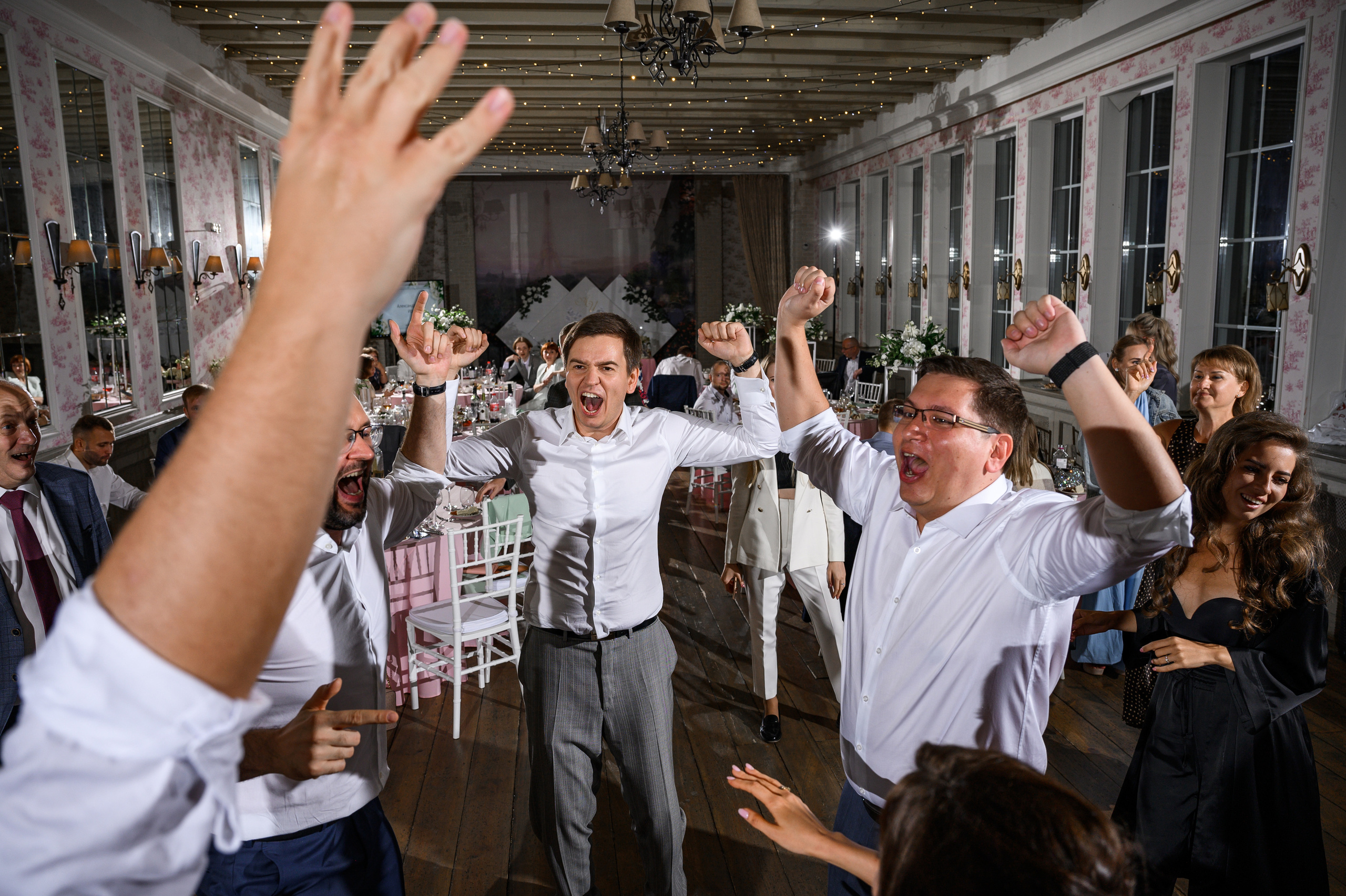 Свадебная фотосессия Барвиха luxury village. Свадебный фотограф Москва Юрий Кульман