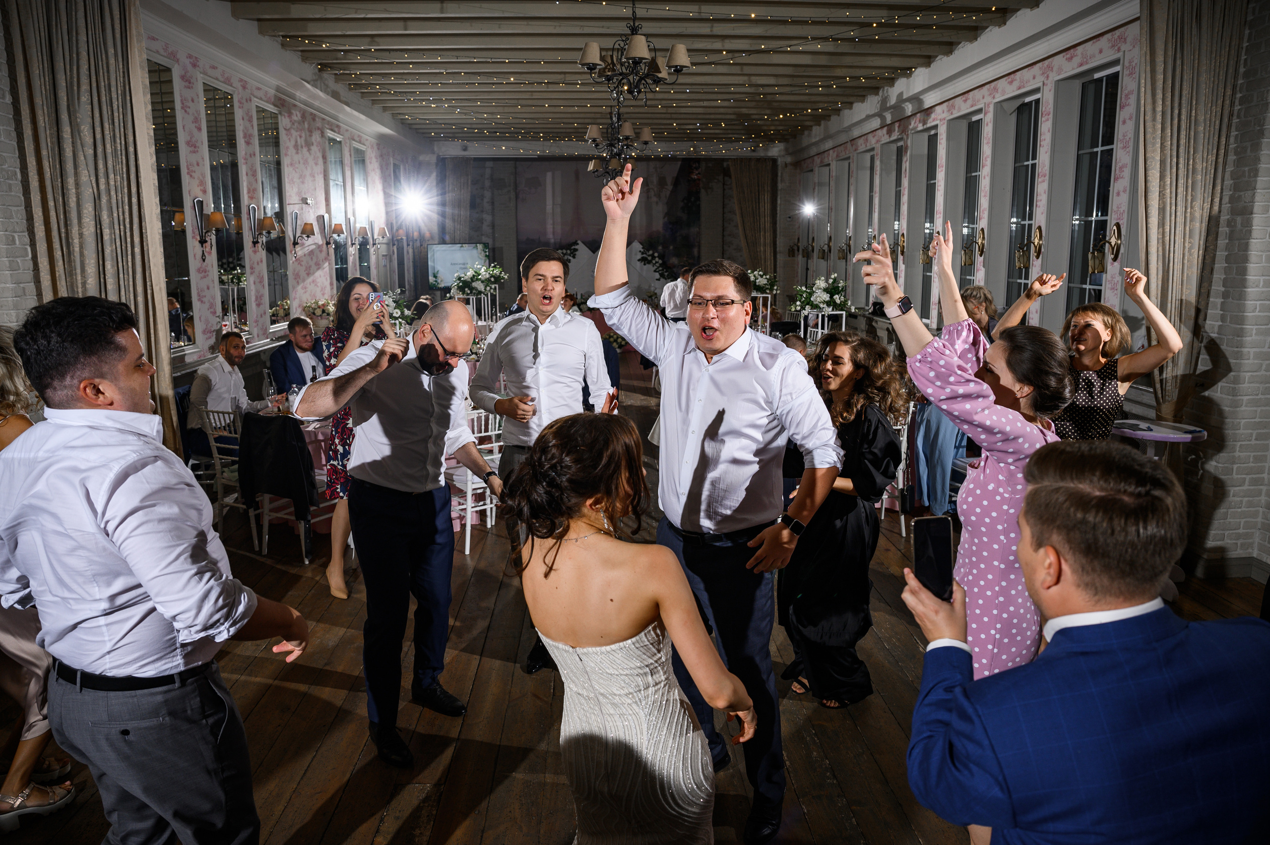 Свадебная фотосессия Барвиха luxury village. Свадебный фотограф Москва Юрий Кульман