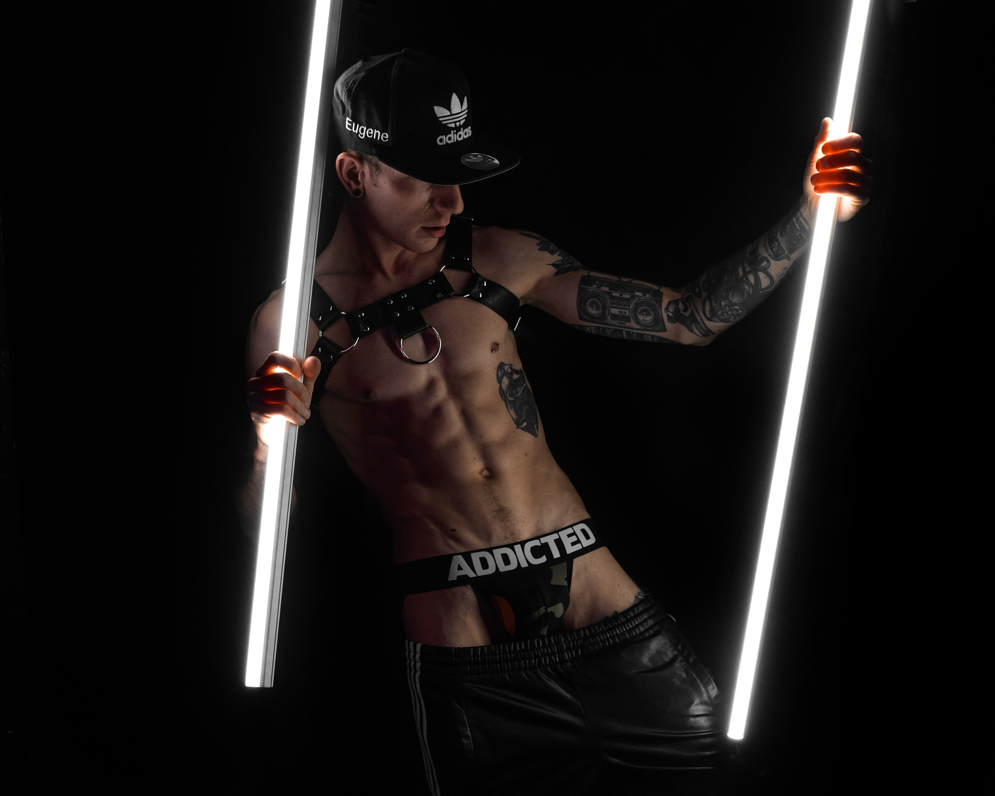 NEON x FETISH. ANDY KIN Мужской и ню-фотограф в Москве