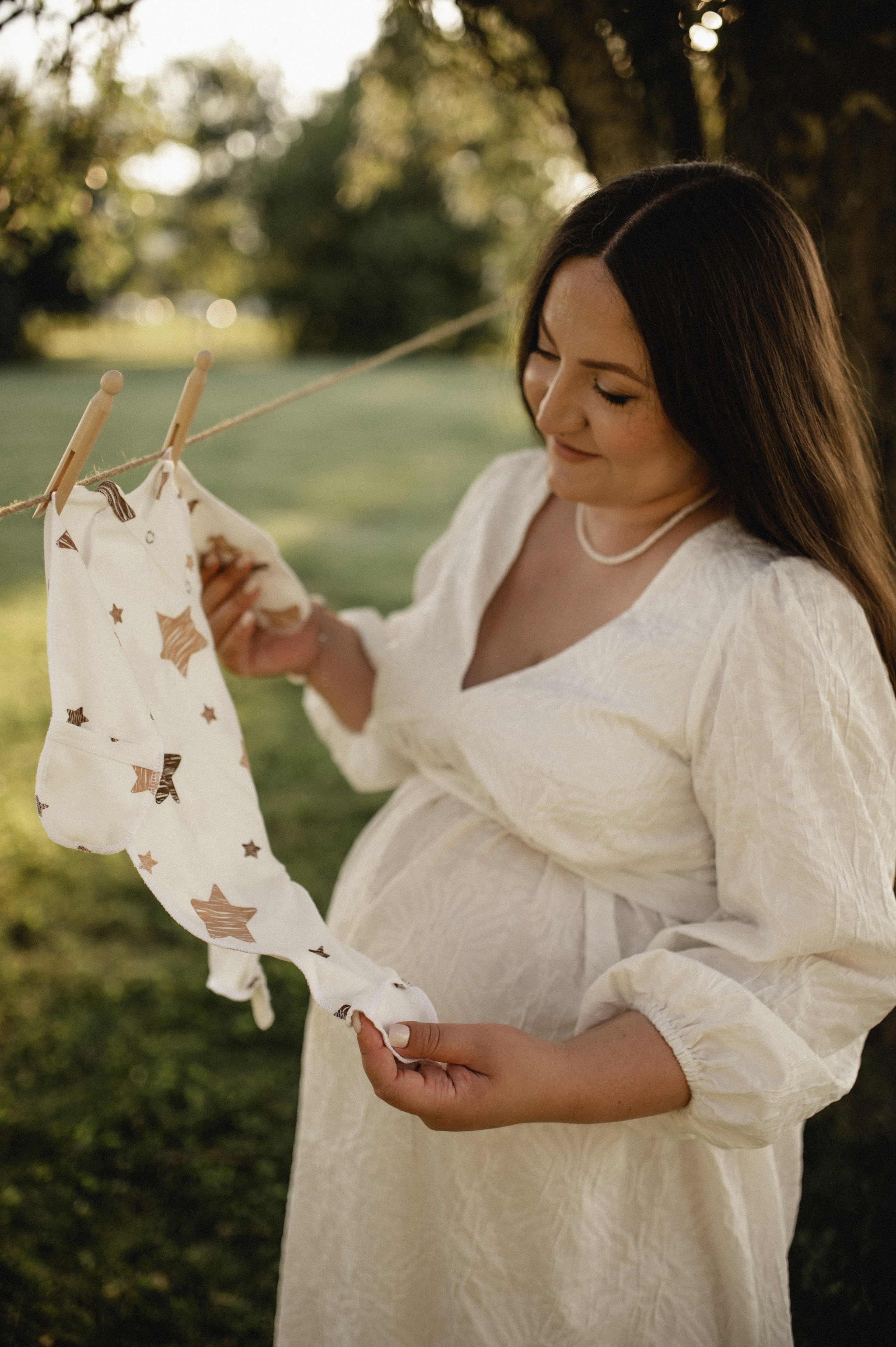 Фотосессия беременности на природе в парке Москвы. Семейная фотосессия Бутово Москва фотограф Алина Морщагина