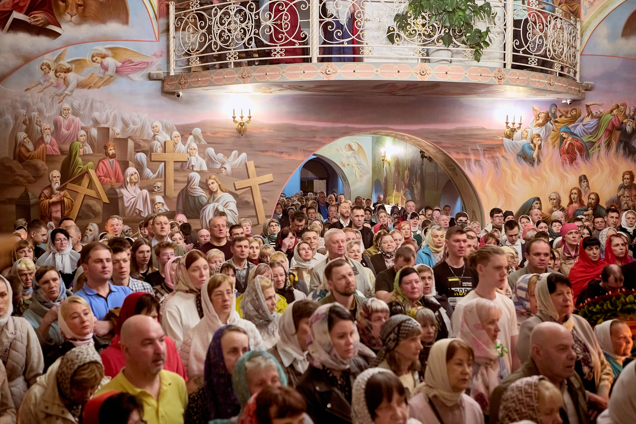 Пасхальная ночь в г. Дзержинске. Храм Преподобного Серафима Саровского. Фото Православного фотограф