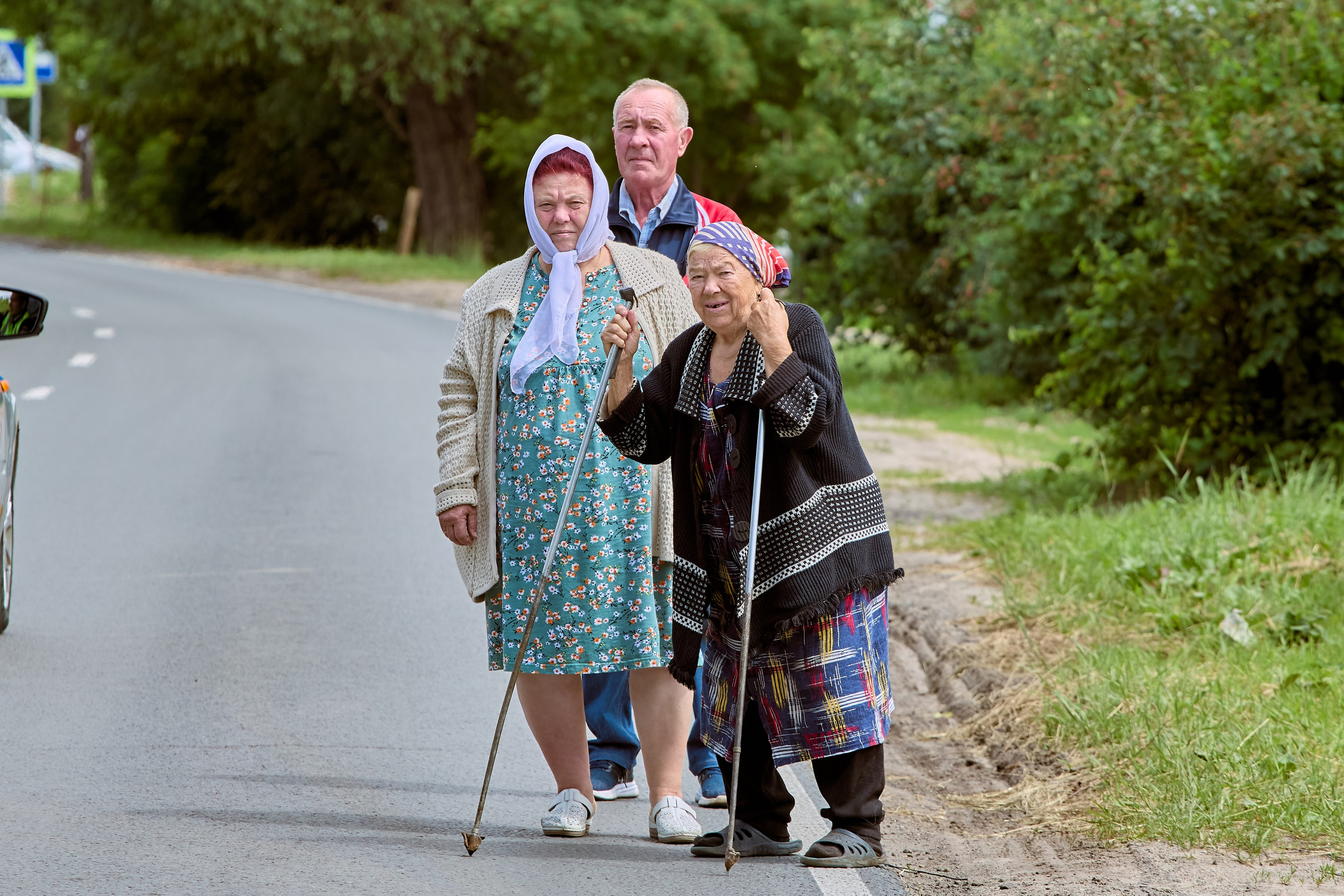 Жители встречают крестный ход с иконой Богородицы Державная в Дзержинске