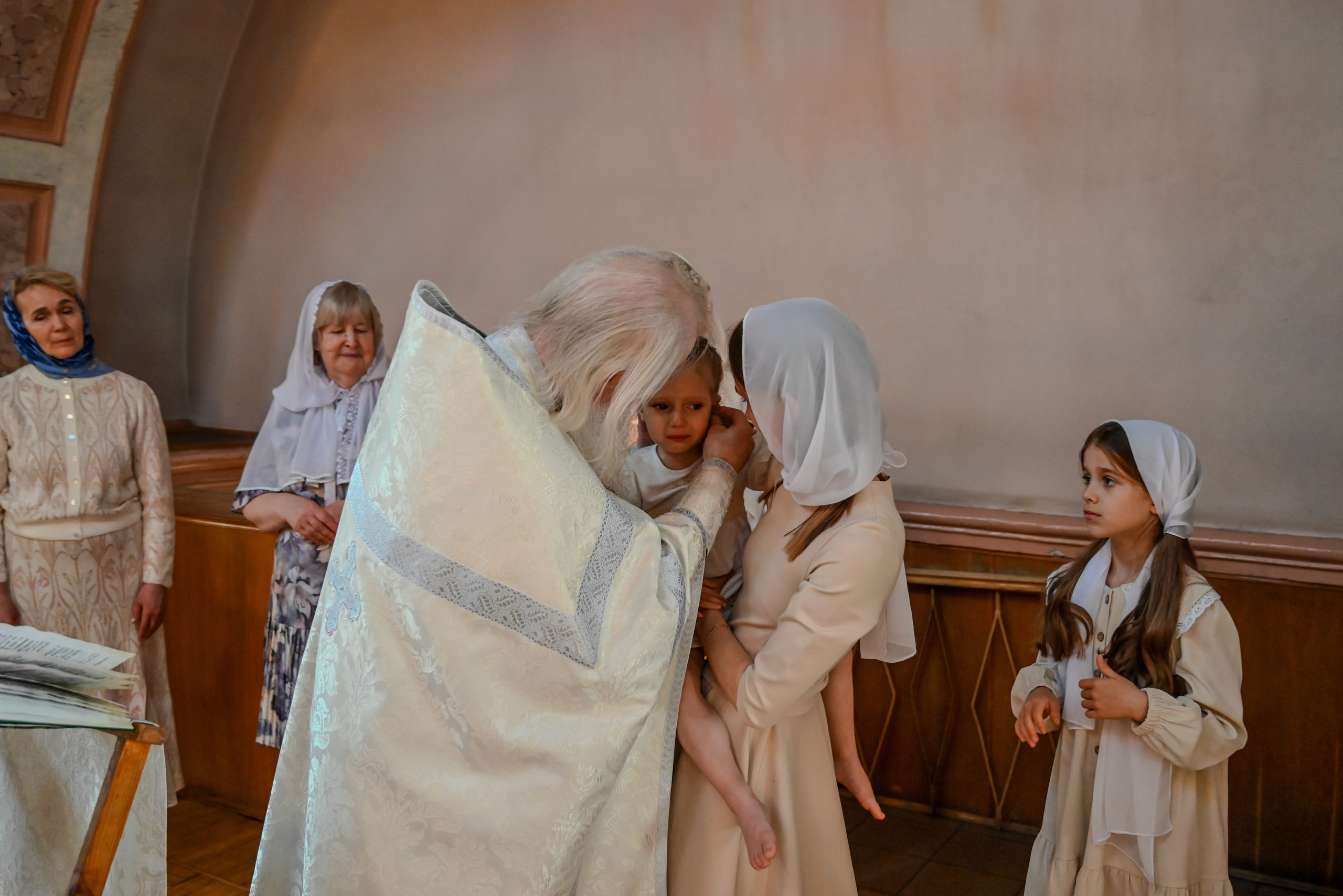 Крещение мама Анна. Семейный и детский фотограф Москва