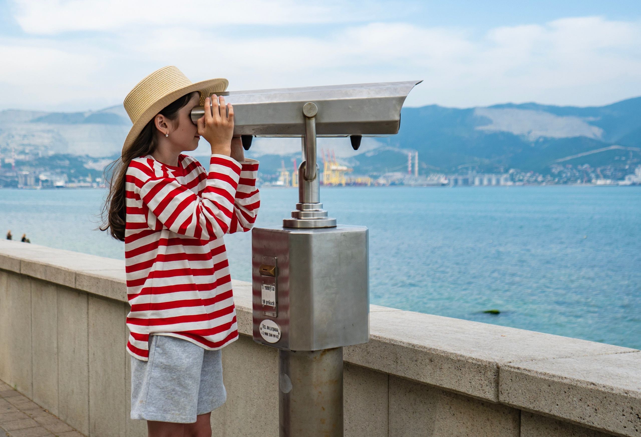 Съемка в центре Новороссийска. Семейный и детский фотограф Екатерина Черняева. Снимаю портреты, love story, фотопрогулки, работаю на улице, в кафе, студии, дома у клиента